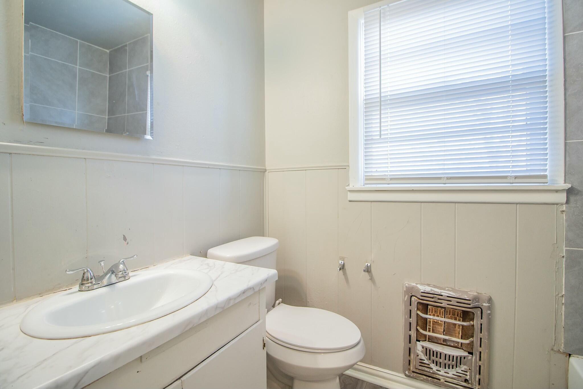 4629 Elgin Avenue Property Photo 6