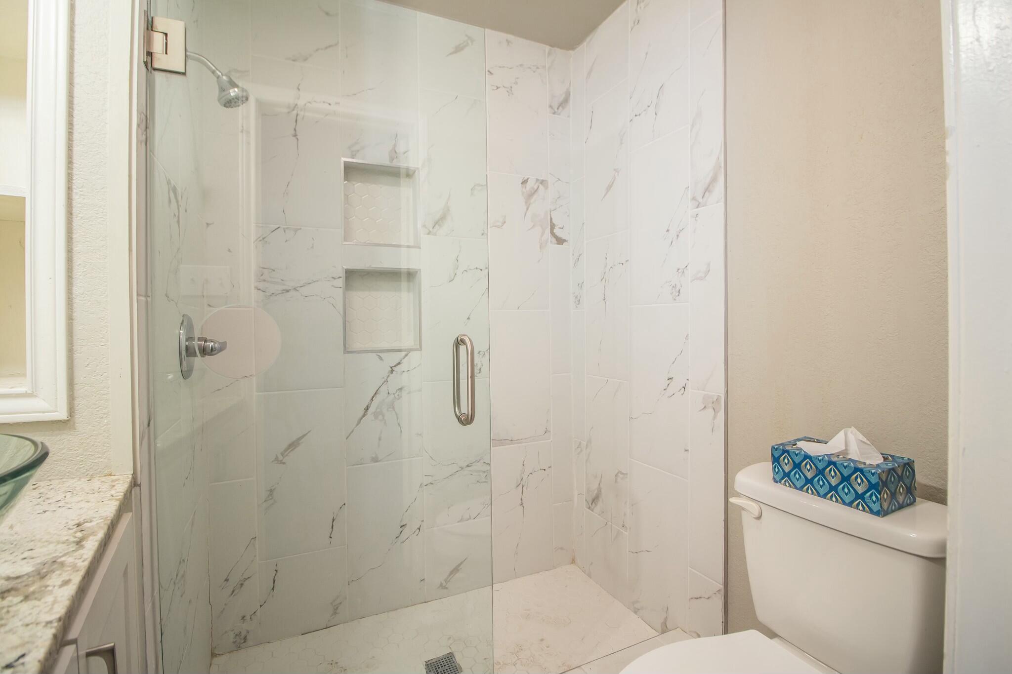 4629 Elgin Avenue Property Photo 7