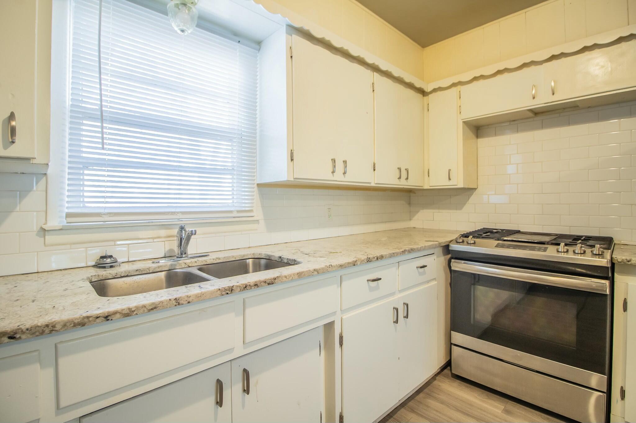 4629 Elgin Avenue Property Photo 12