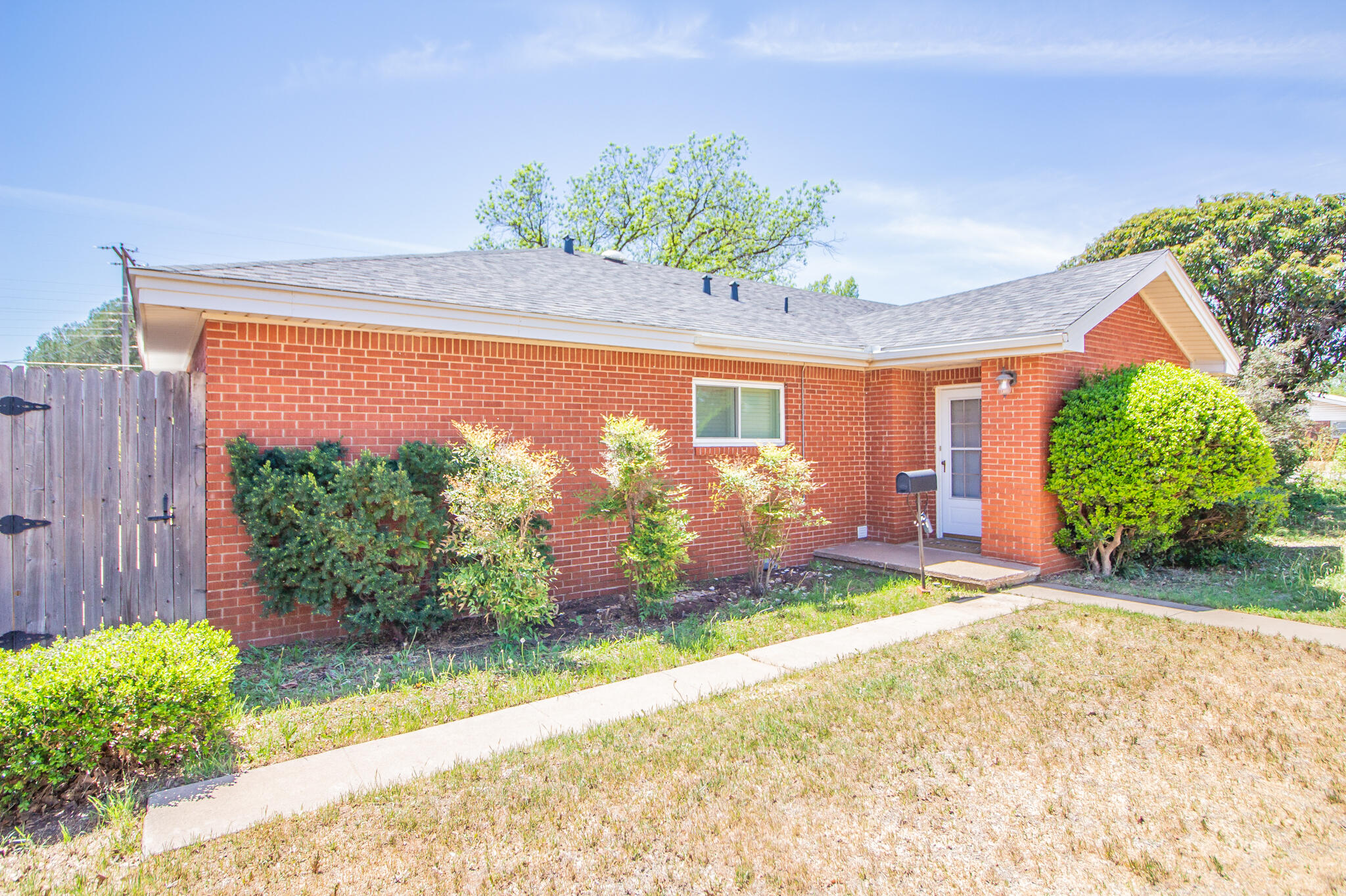 4831 10th Street Property Photo 2