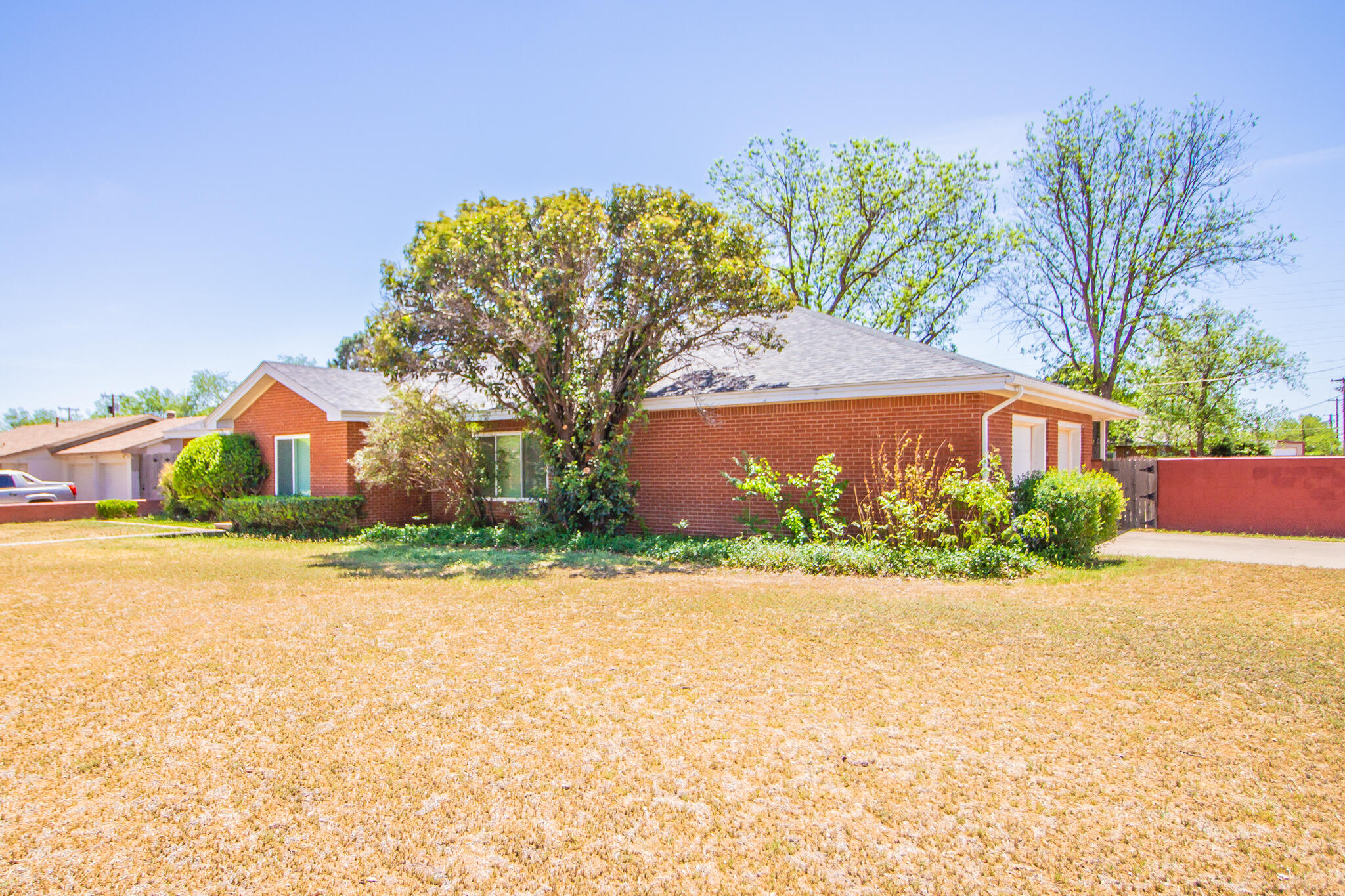 4831 10th Street Property Photo 3