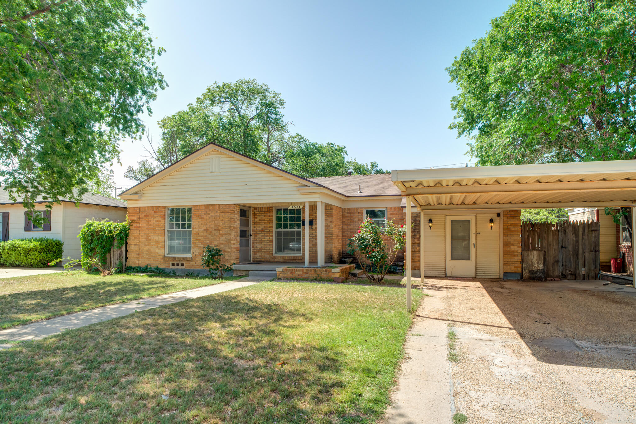2507 32nd Street Property Photo 2