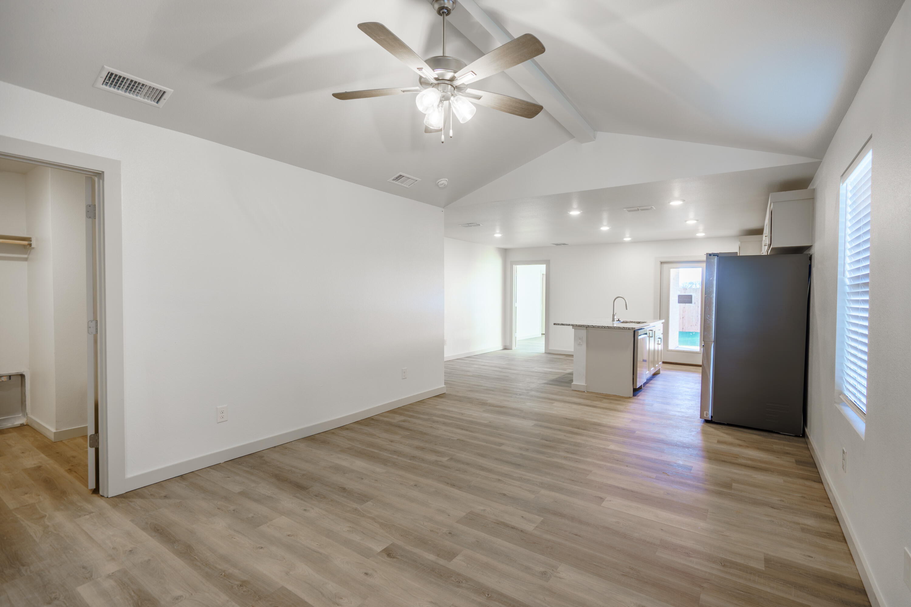 8013 Date Avenue Property Photo 3