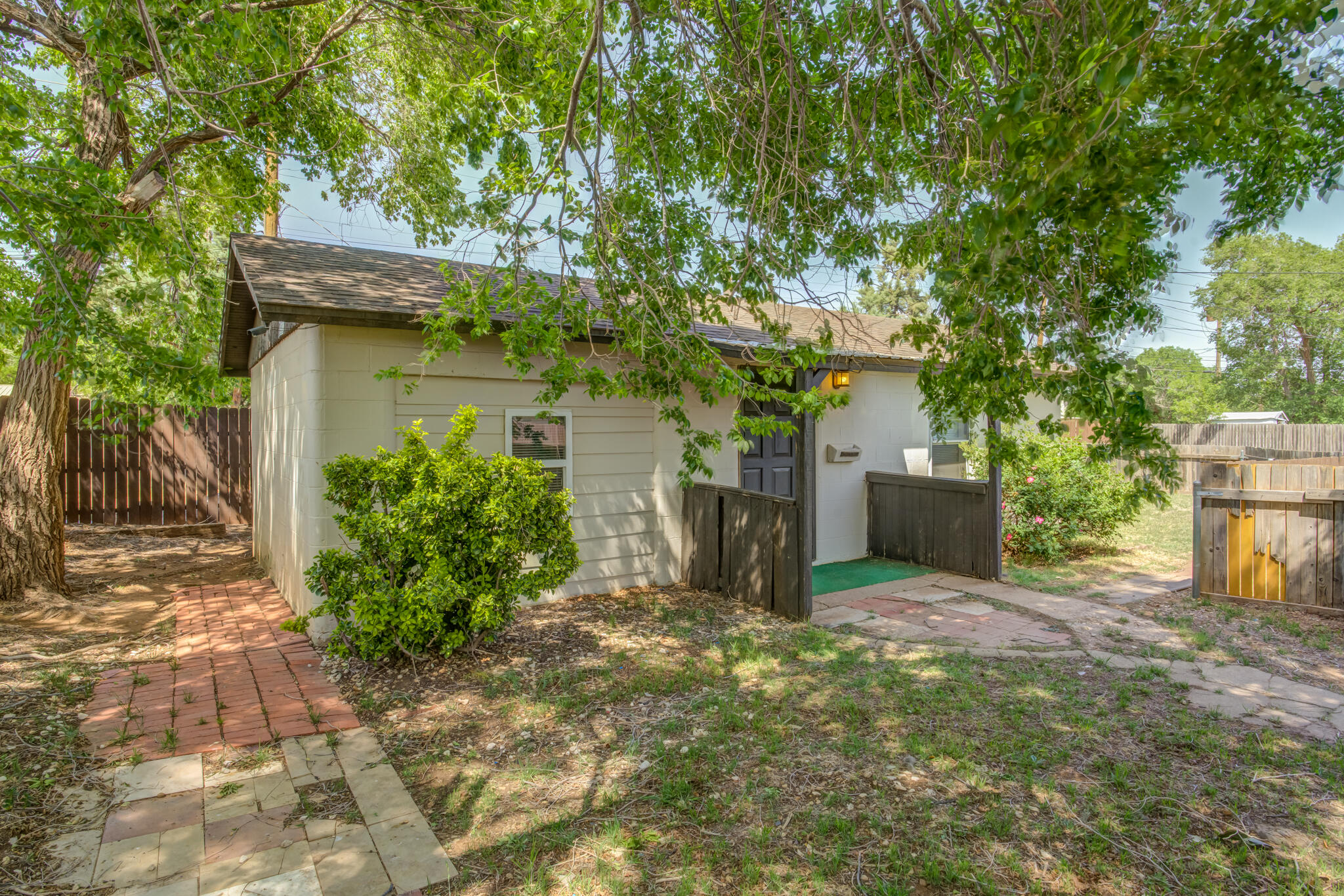4716 42nd Street Property Photo 2