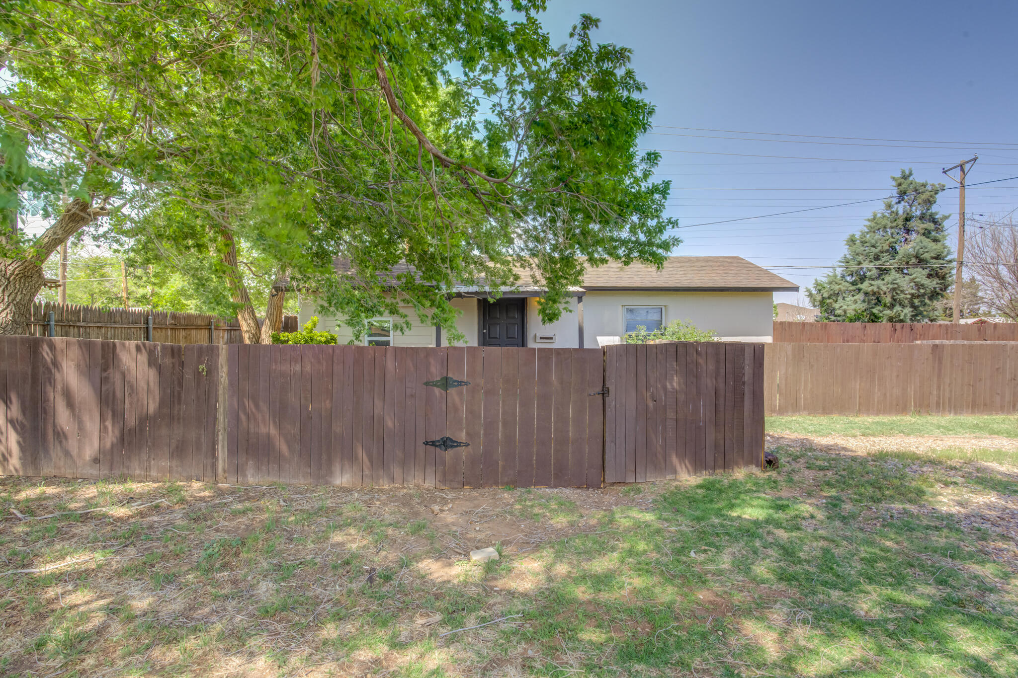4716 42nd Street Property Photo 3