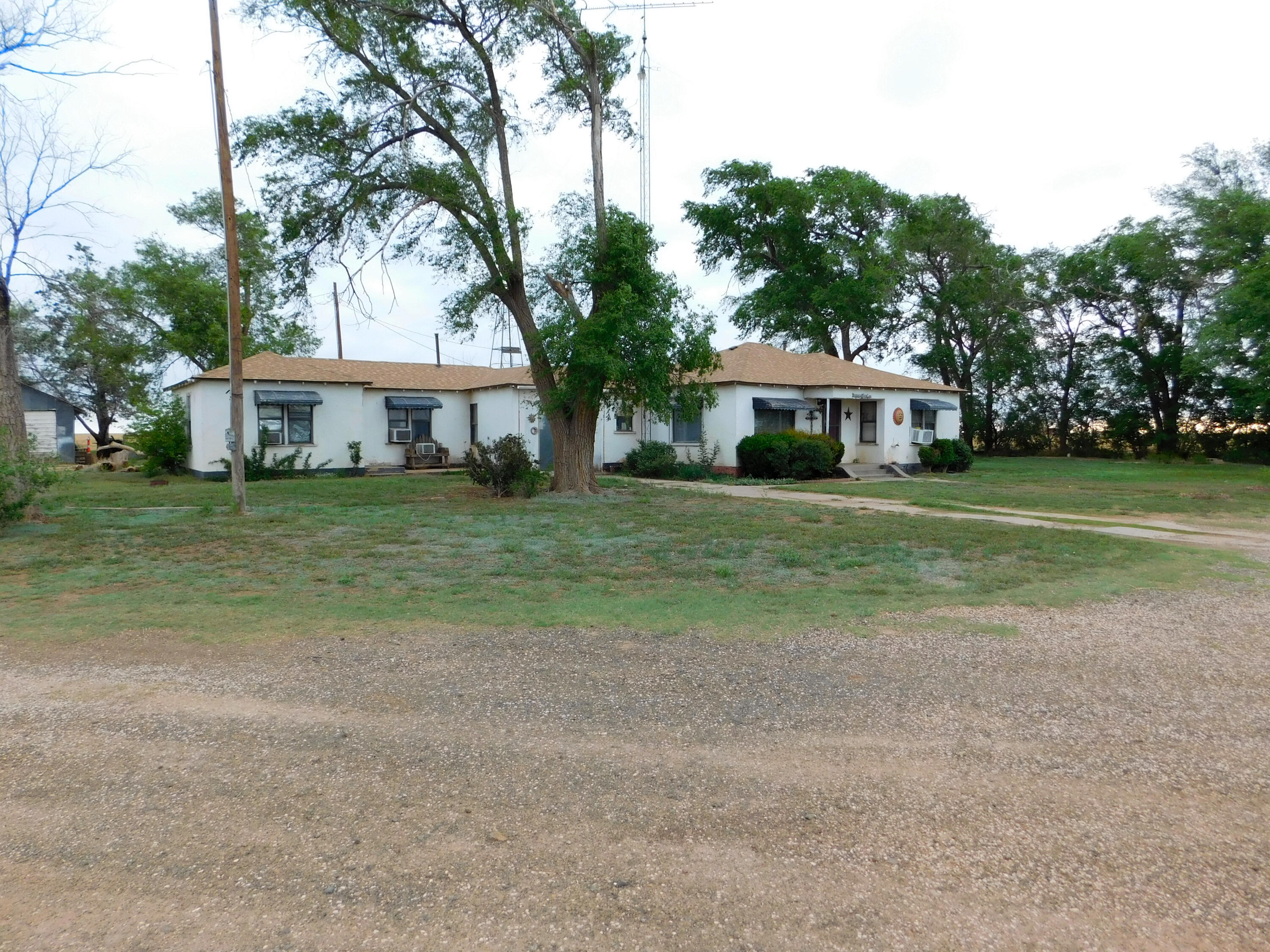 1981 Fm145 Property Photo 1