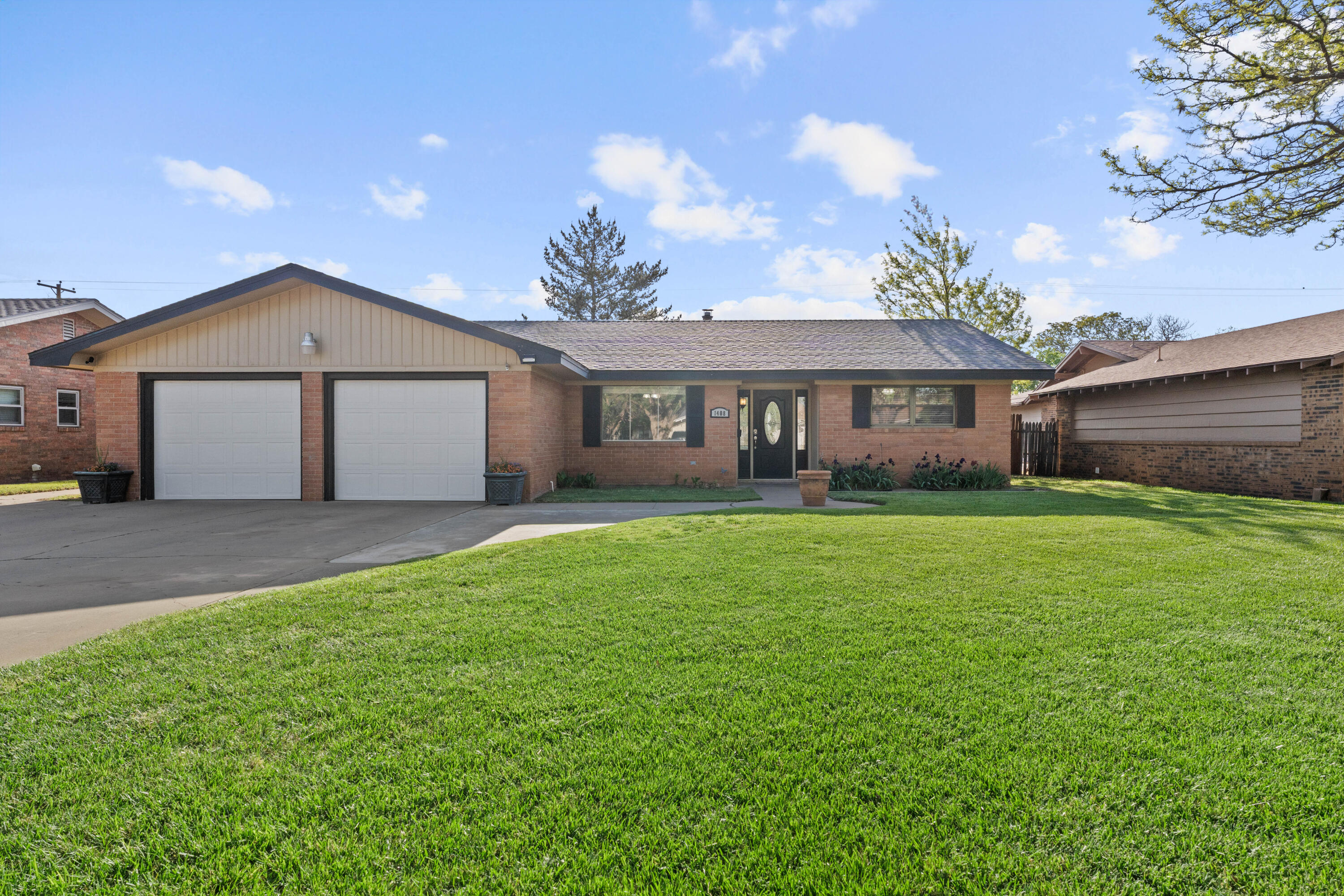 1408 Holliday Property Photo 1
