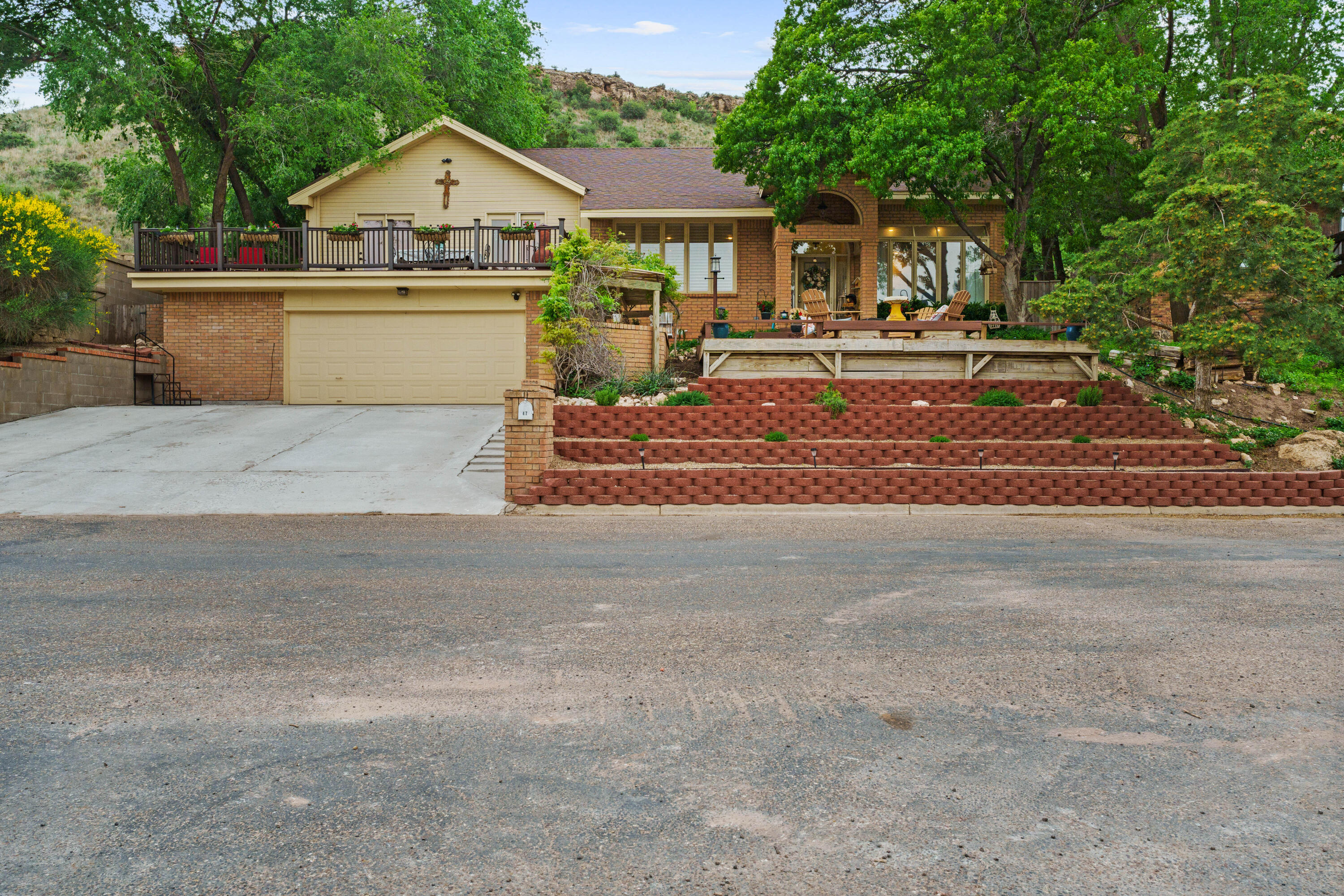 47 S Lakeshore Drive Property Photo 1