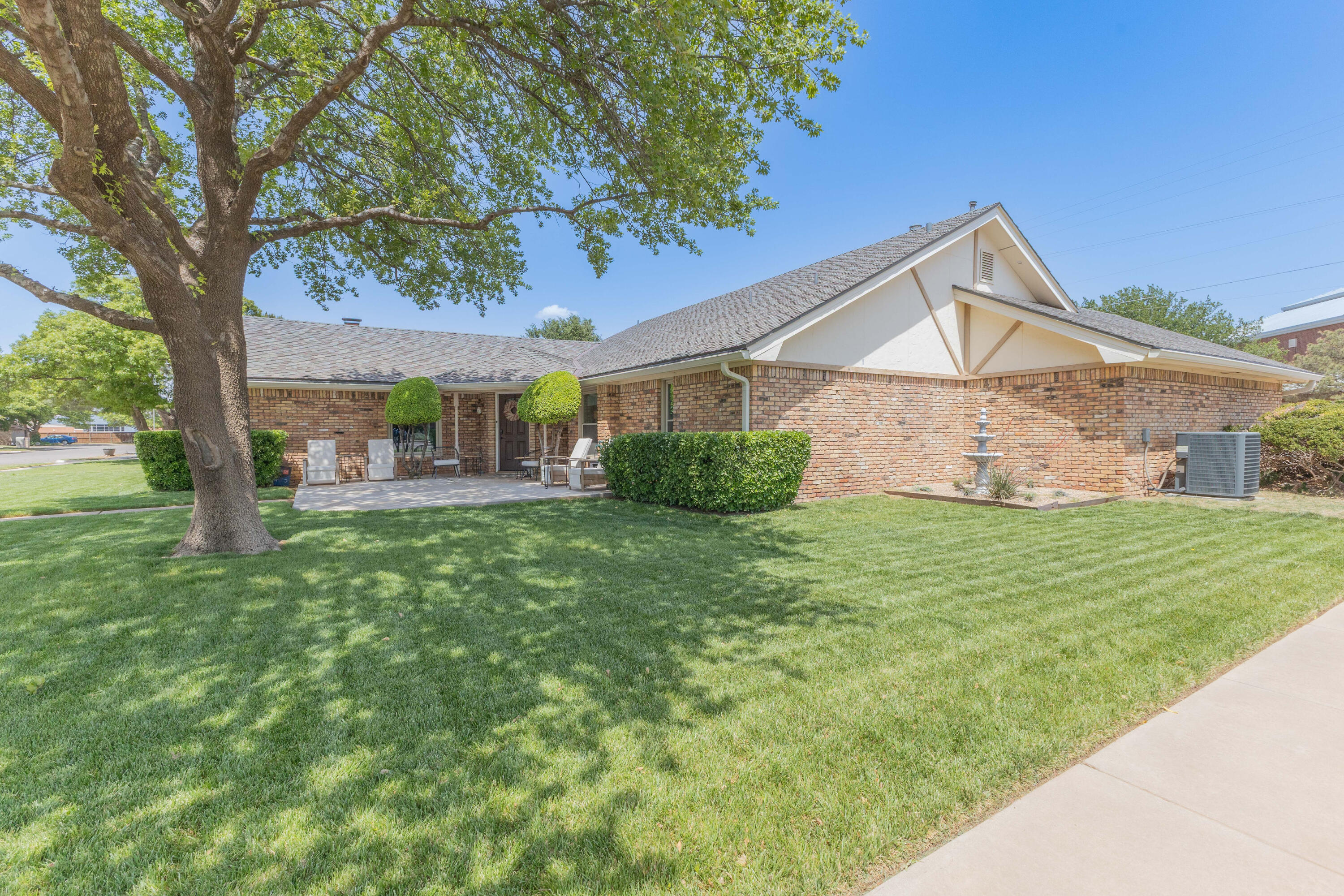 6109 Elkhart Avenue Property Photo 3