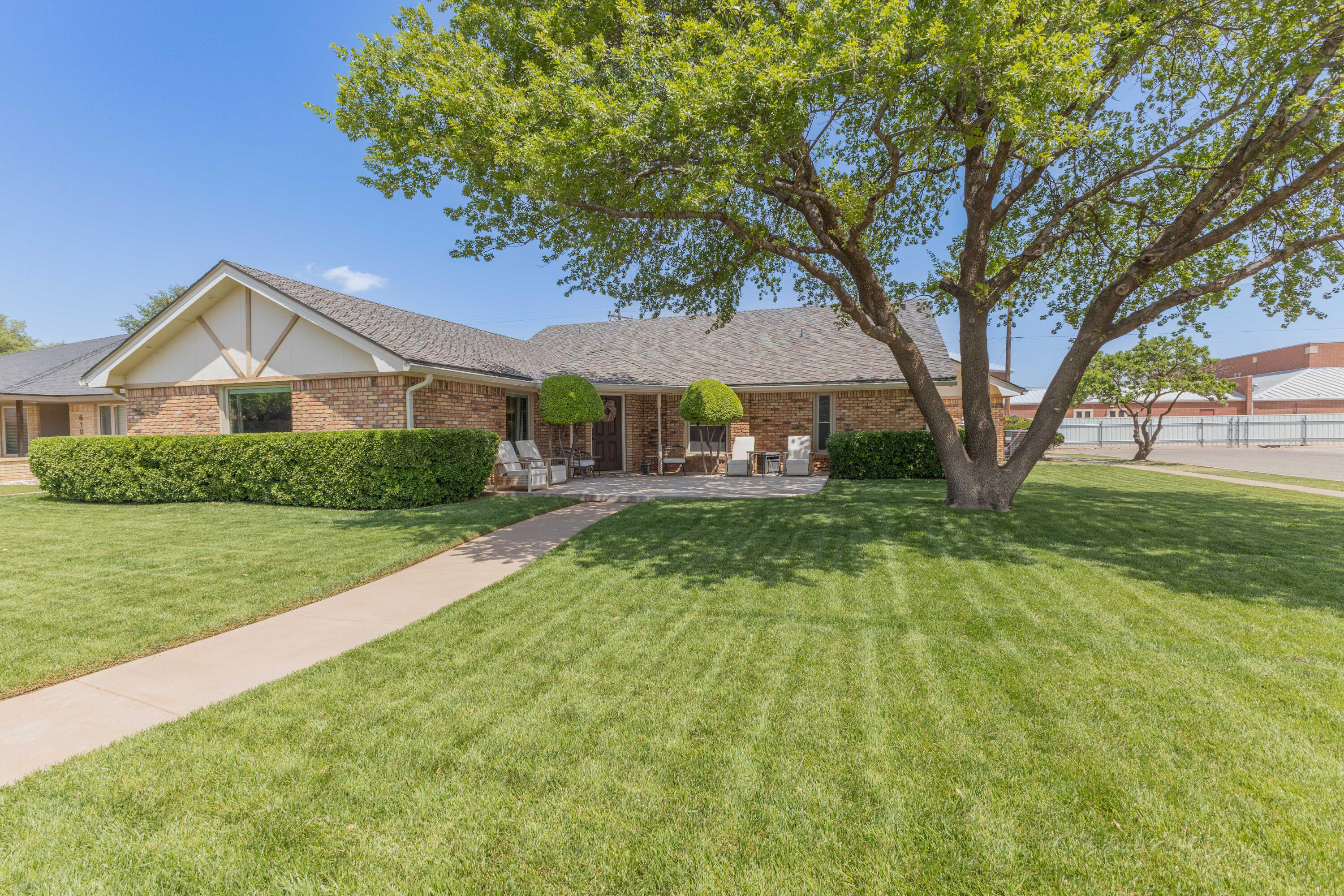 6109 Elkhart Avenue Property Photo 4