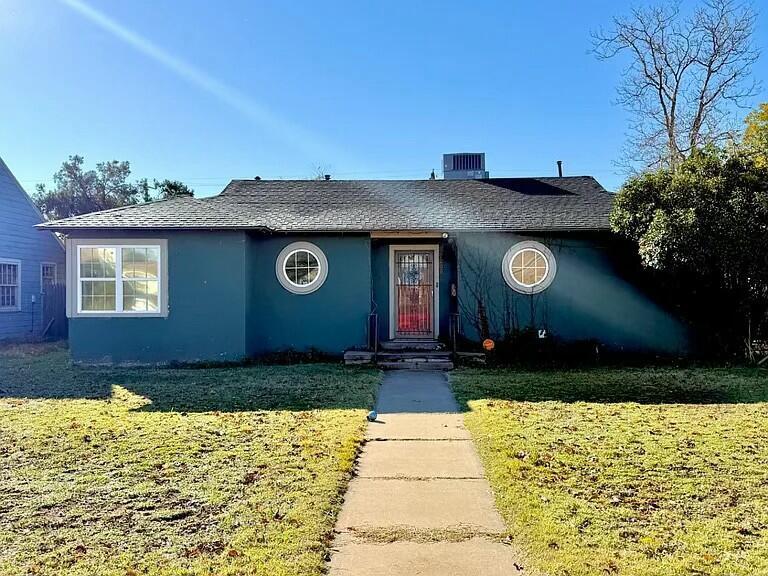 2205 28th Street Property Photo 2