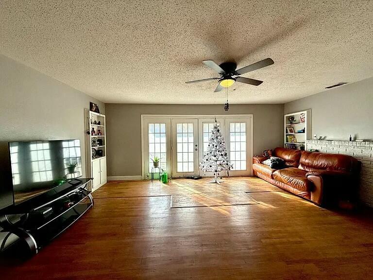 2205 28th Street Property Photo 4