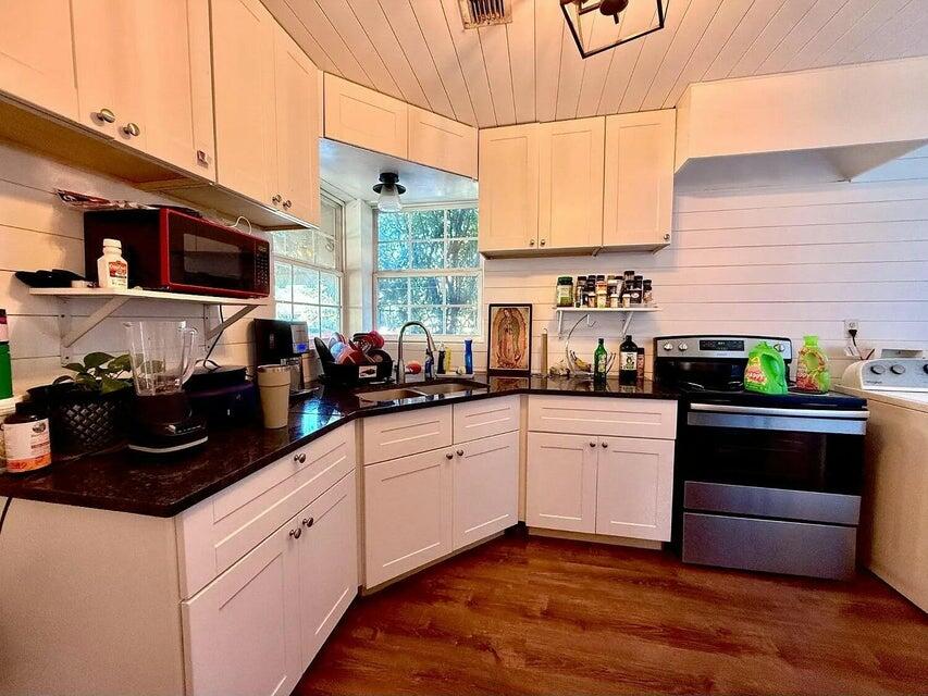 2205 28th Street Property Photo 6