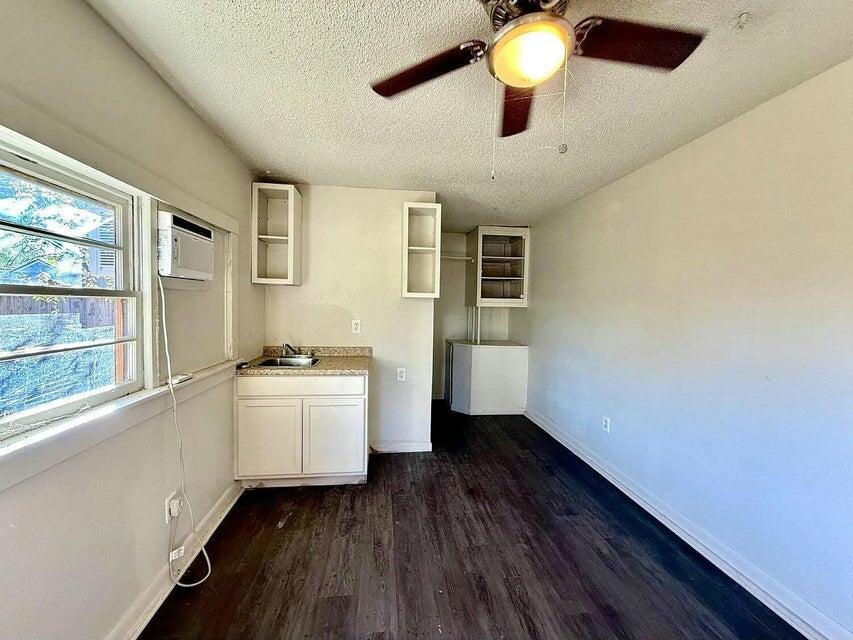 2205 28th Street Property Photo 8