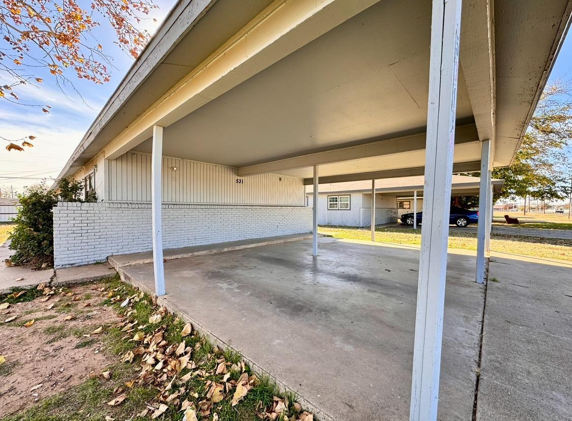 531 42nd Street Property Photo 3