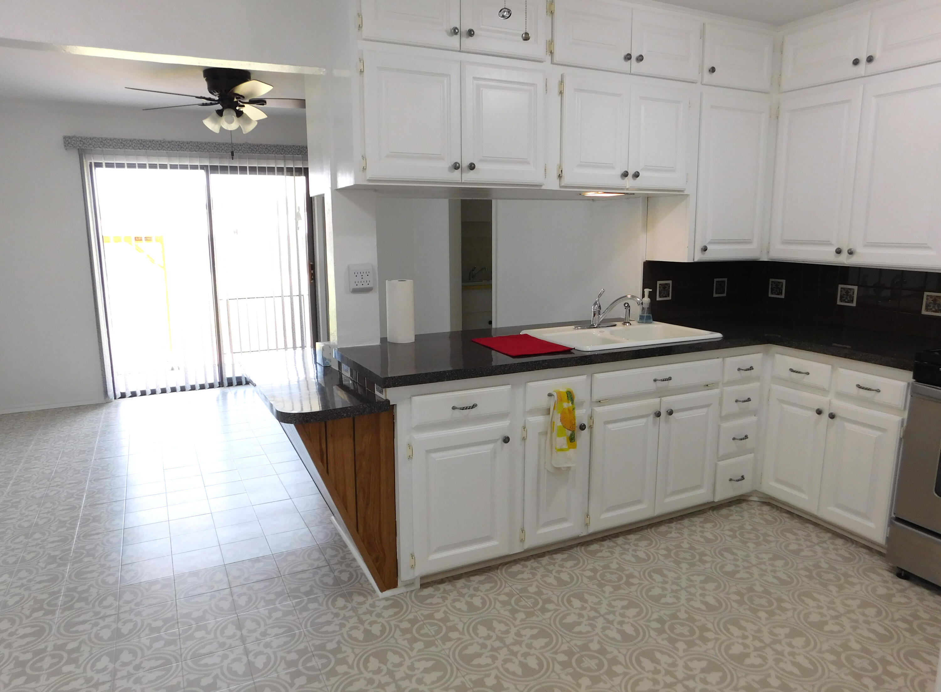 1820 W Ave B Property Photo 4