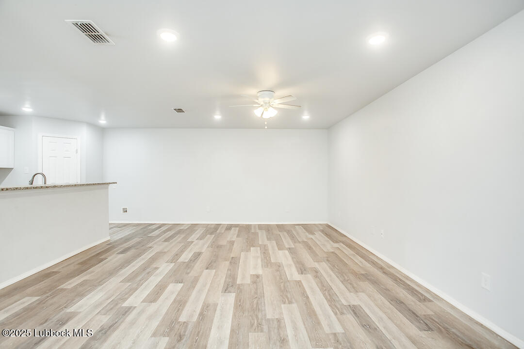 5514 Jarvis Street Property Photo 7