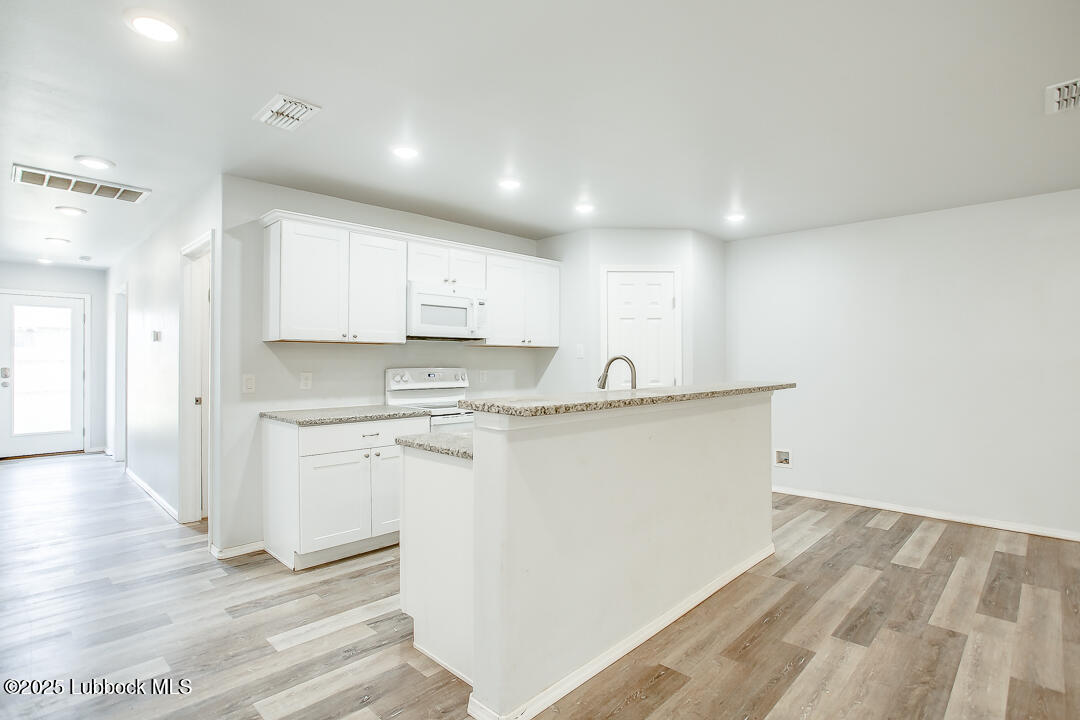 5514 Jarvis Street Property Photo 8