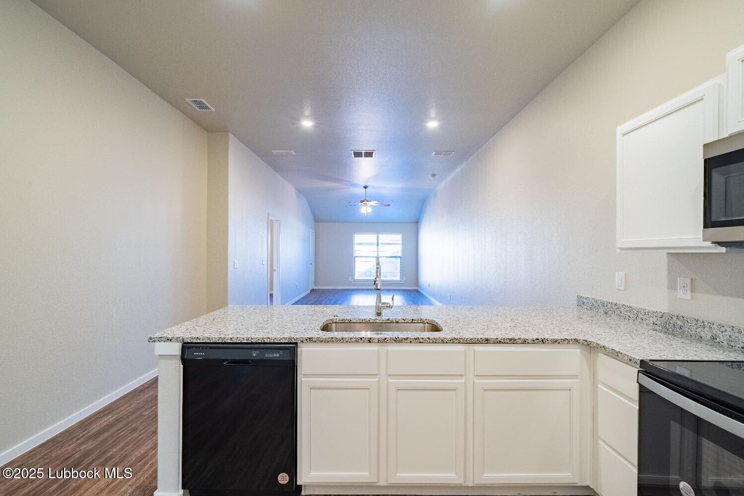 2115 N Avenue J Property Photo 1