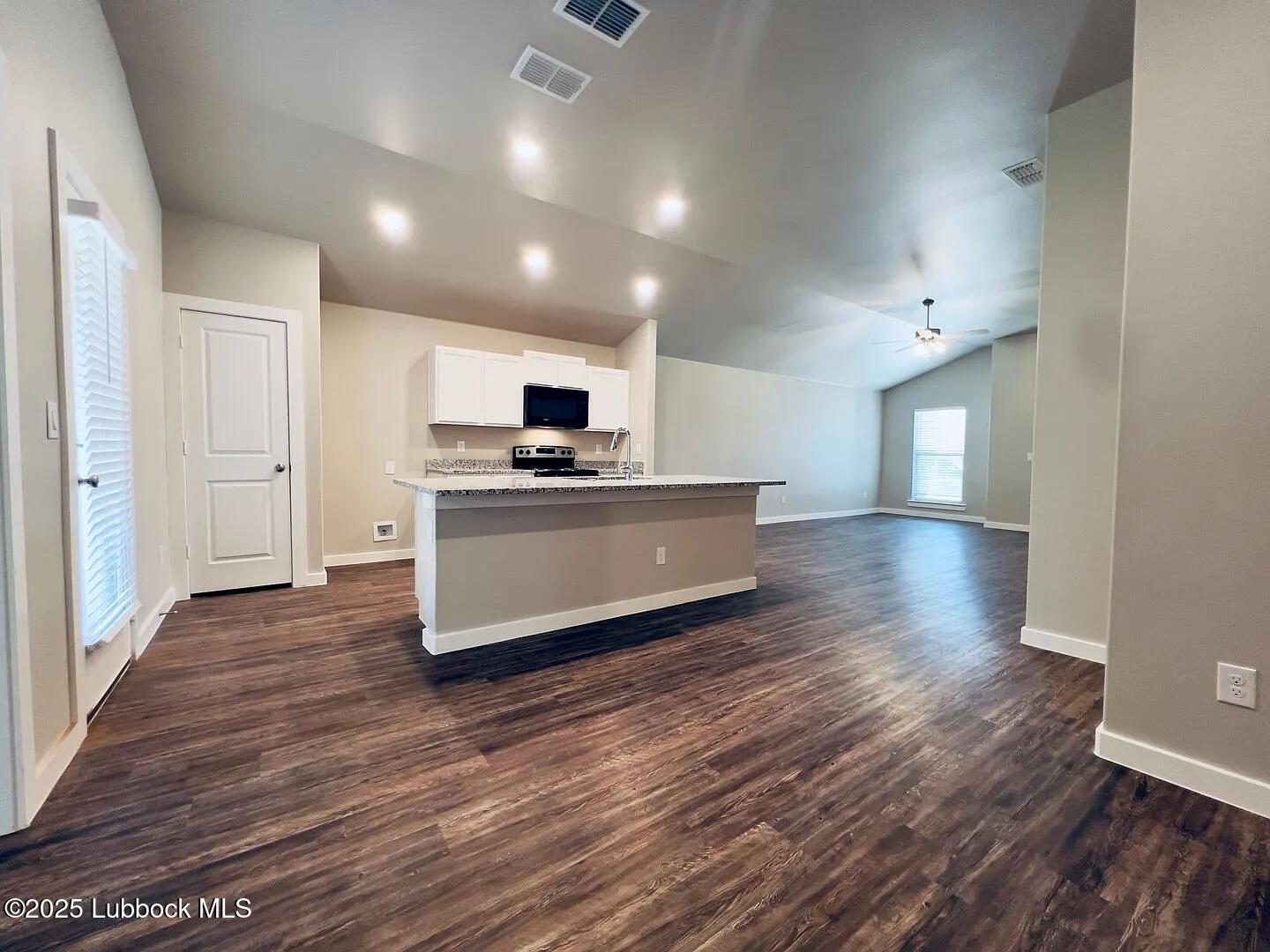 2016 Kenwood Avenue Property Photo 2