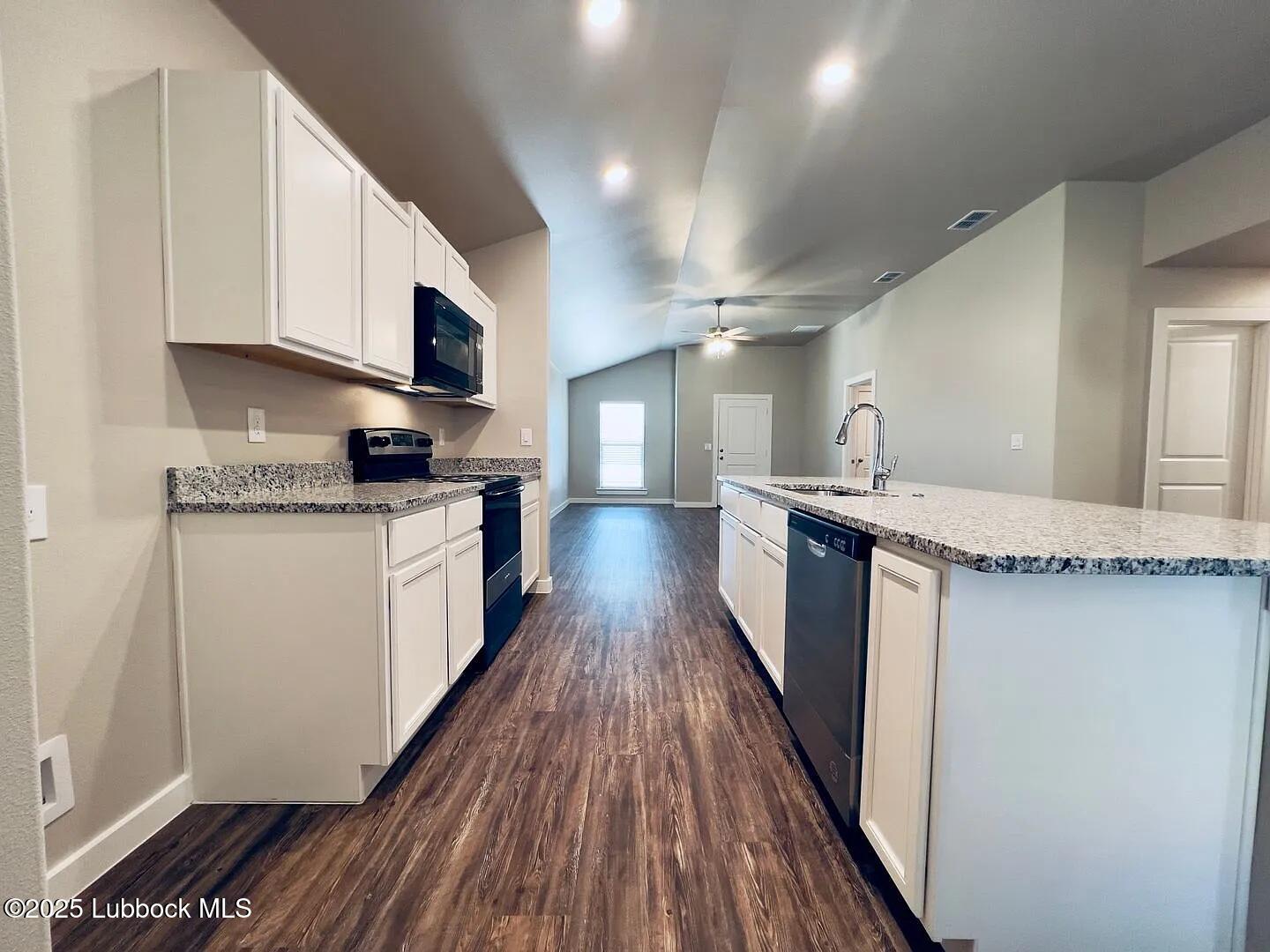 2016 Kenwood Avenue Property Photo 3