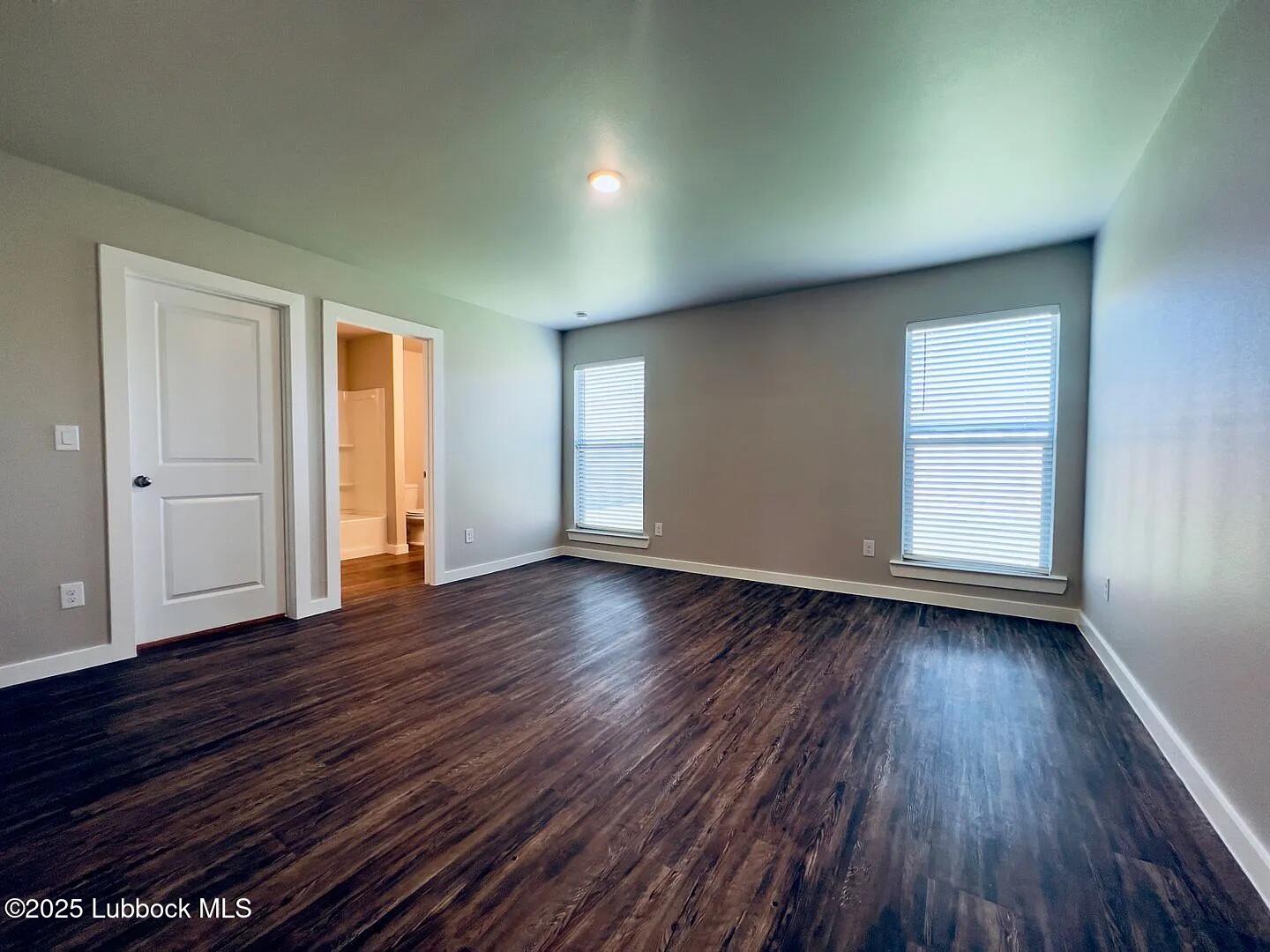 2016 Kenwood Avenue Property Photo 5