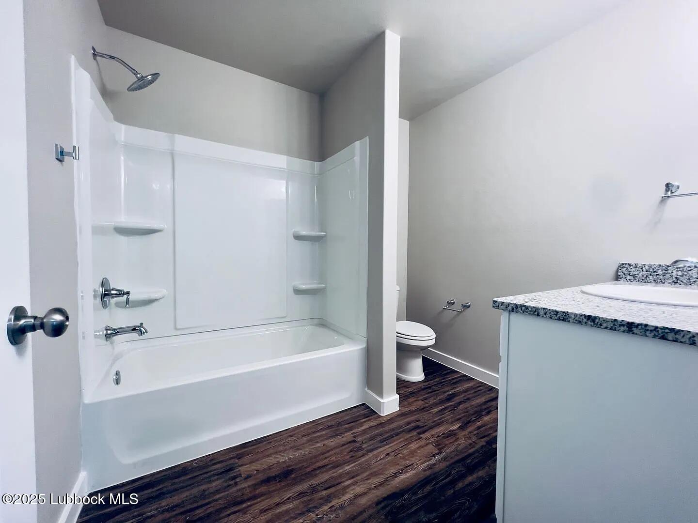 2016 Kenwood Avenue Property Photo 9