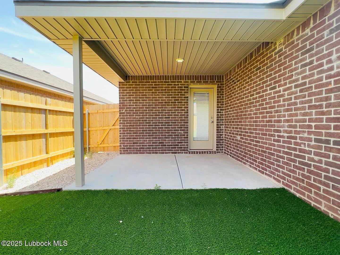 2016 Kenwood Avenue Property Photo 11