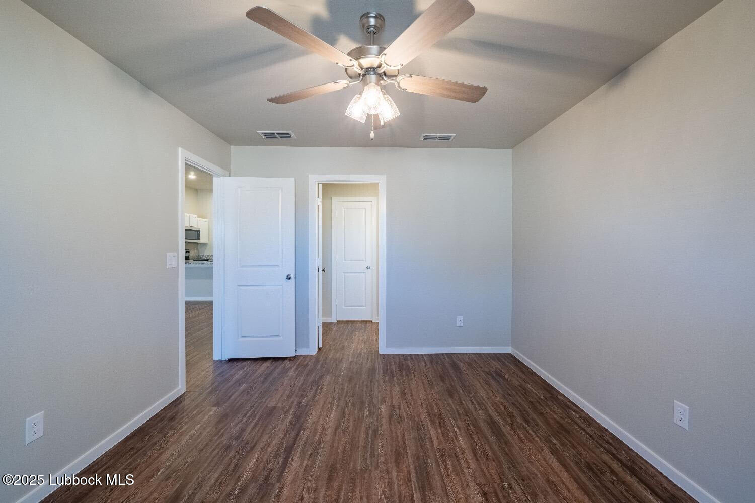 2119 N Avenue K Property Photo 4