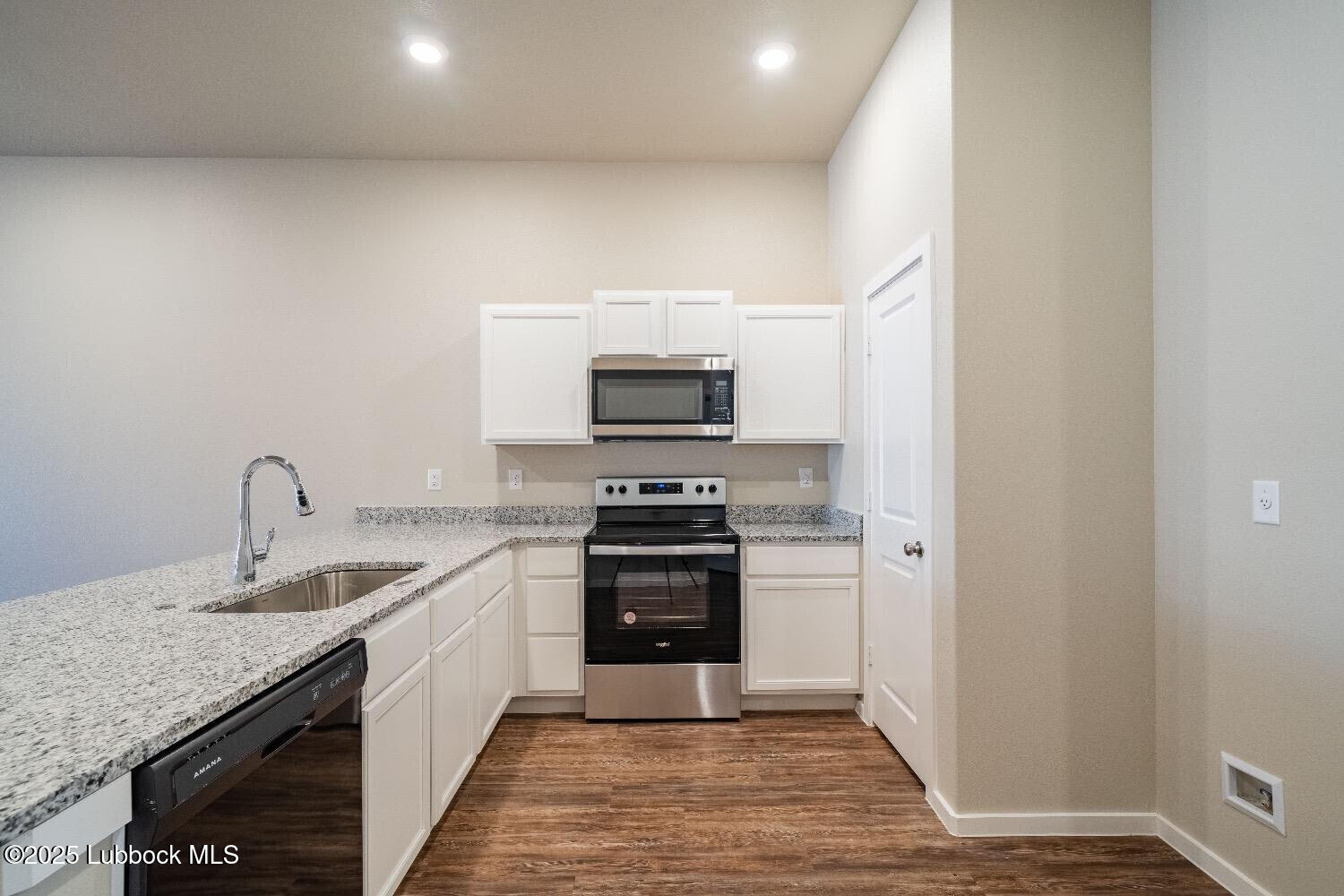 2119 N Avenue K Property Photo 5