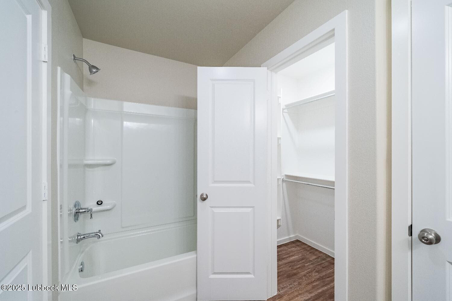 2119 N Avenue K Property Photo 6