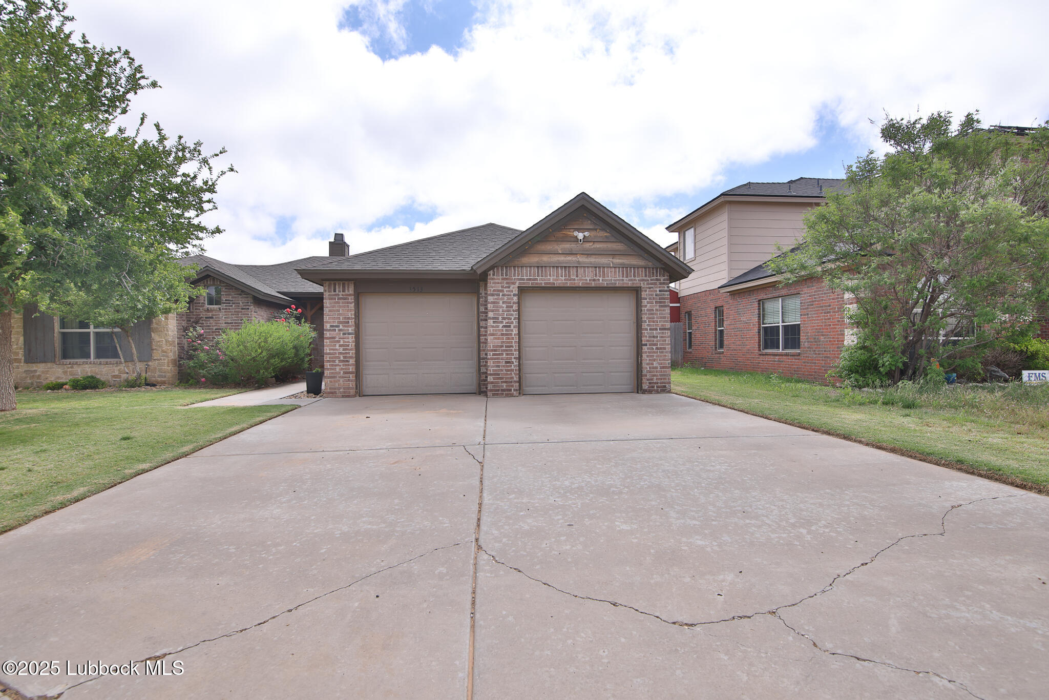 1513 Yorkshire Avenue Property Photo 1