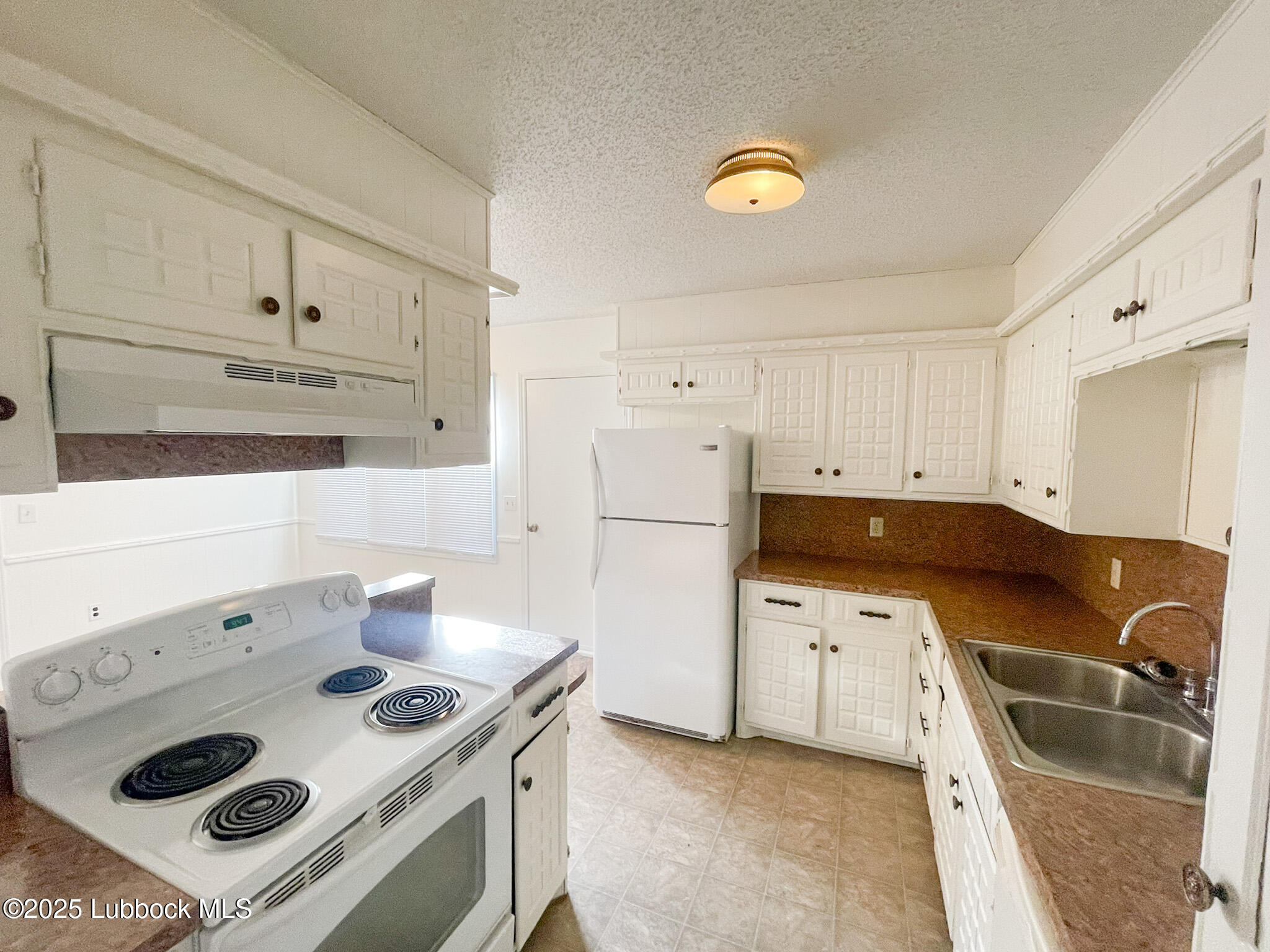 7002 Hartford Avenue Property Photo 5