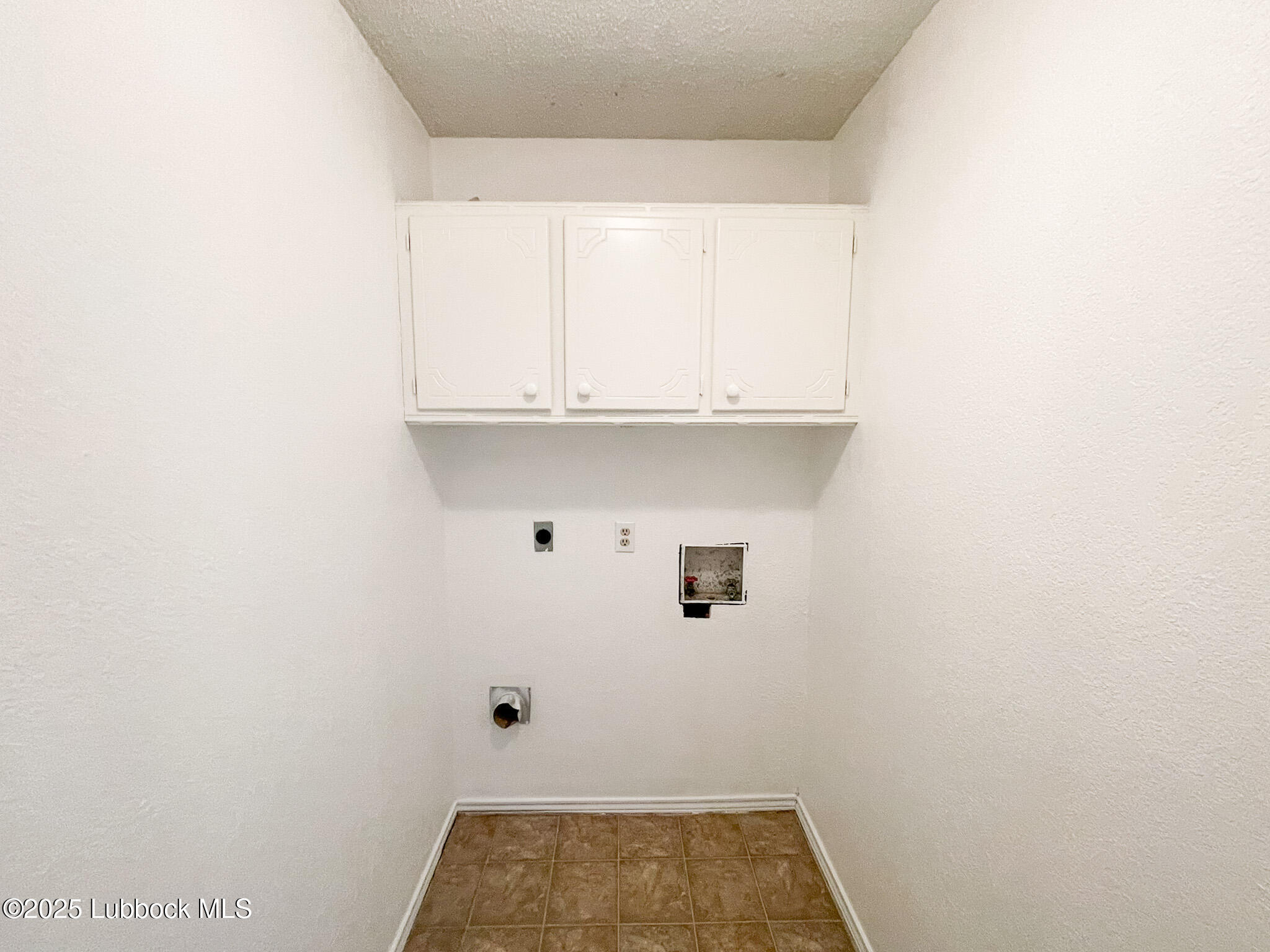 7002 Hartford Avenue Property Photo 7