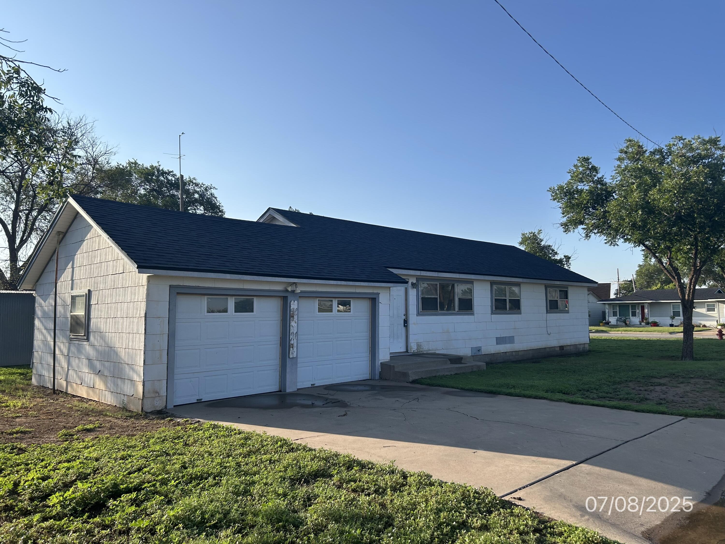 1511 Ave C Property Photo 1