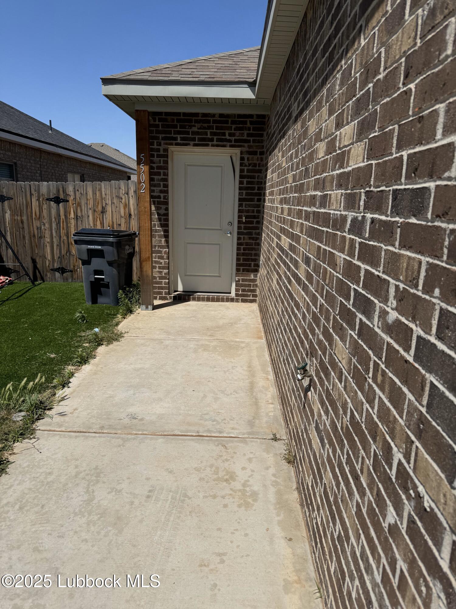 5502 Itasca Street, B Property Photo 1
