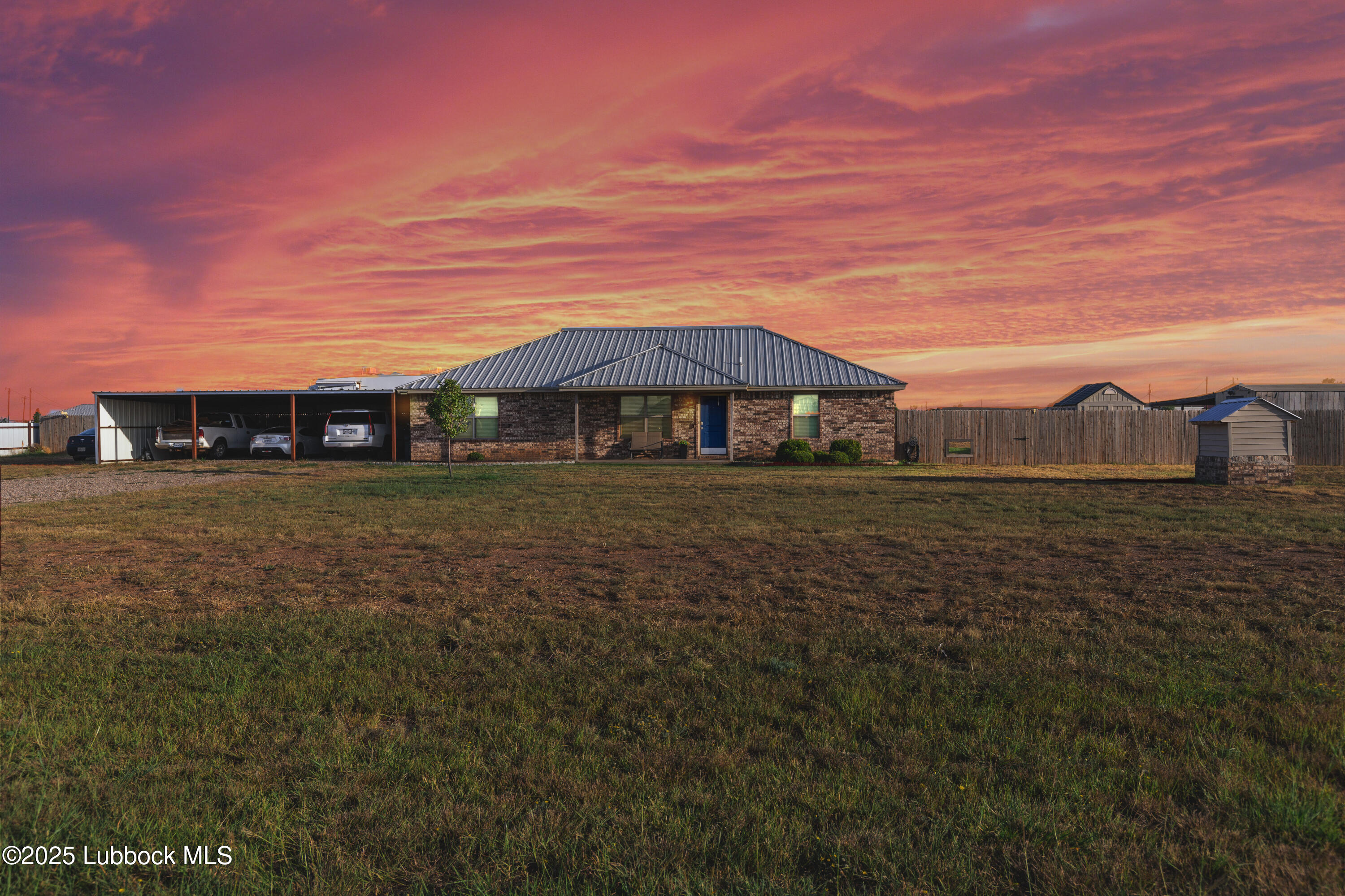 9201 County Rd 7630 Property Photo 1
