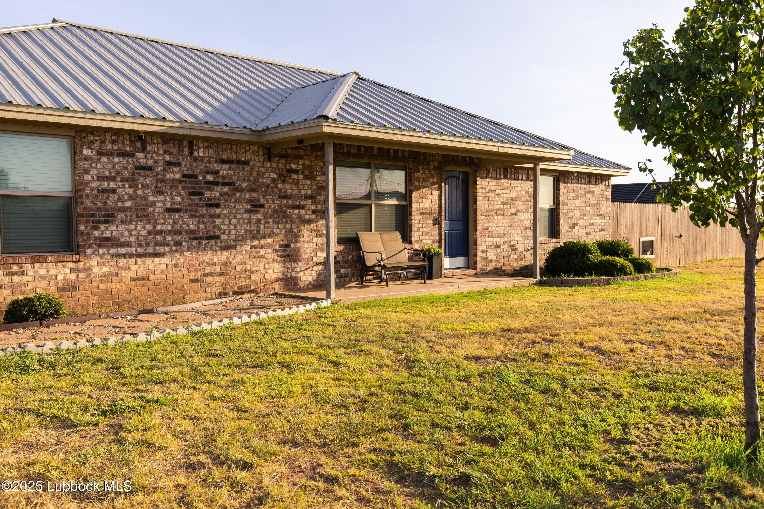 9201 County Rd 7630 Property Photo 2