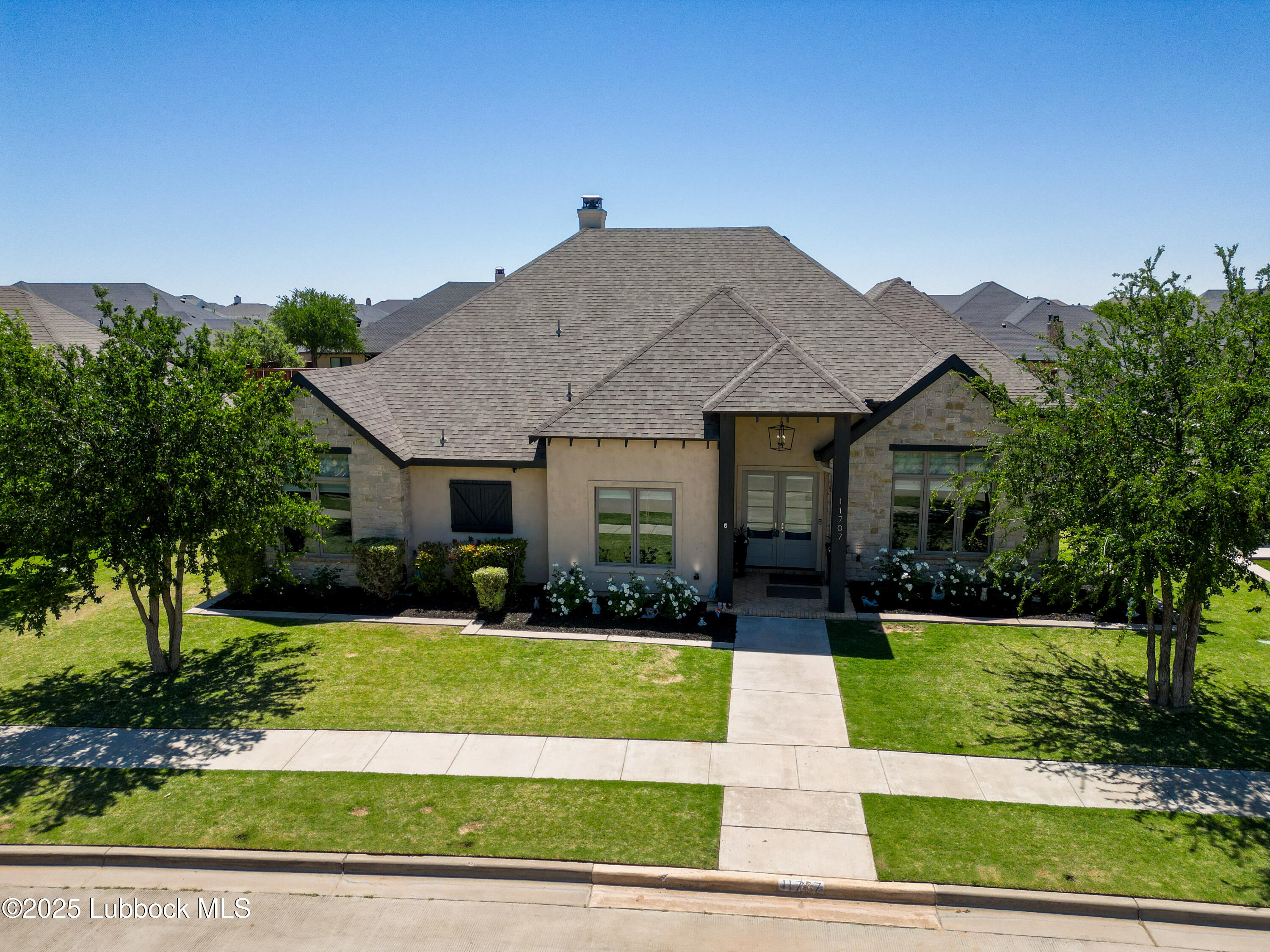11707 Uxbridge Avenue Property Photo 1