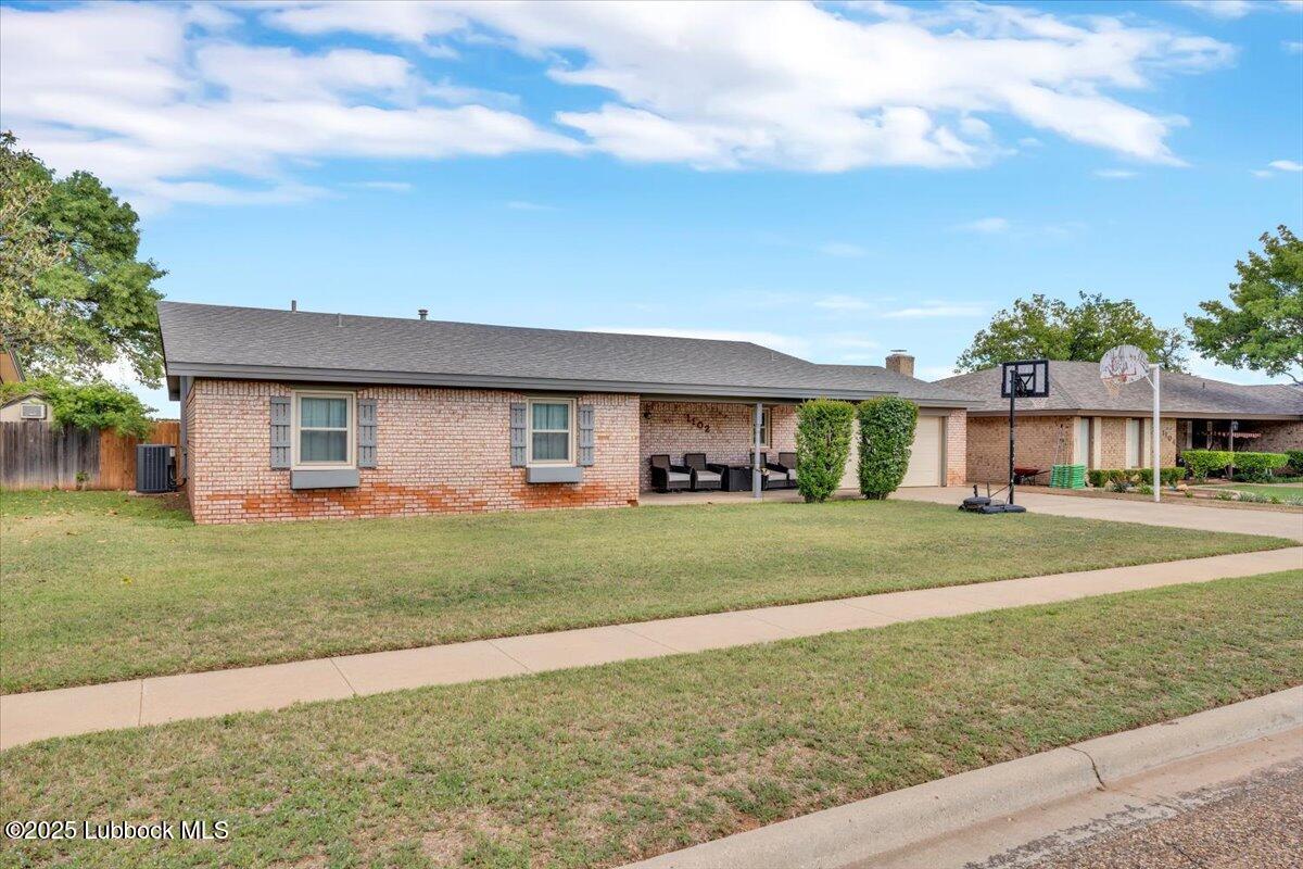 1102 Shady Oaks Lane Property Photo 1