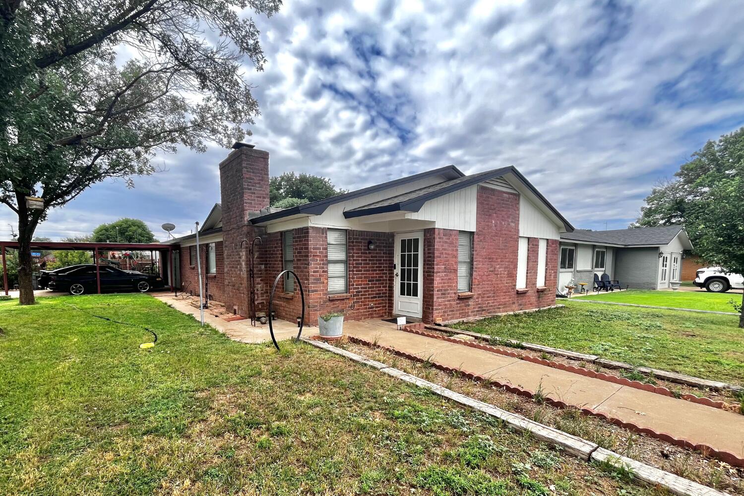 5601 Fordham Street Property Photo