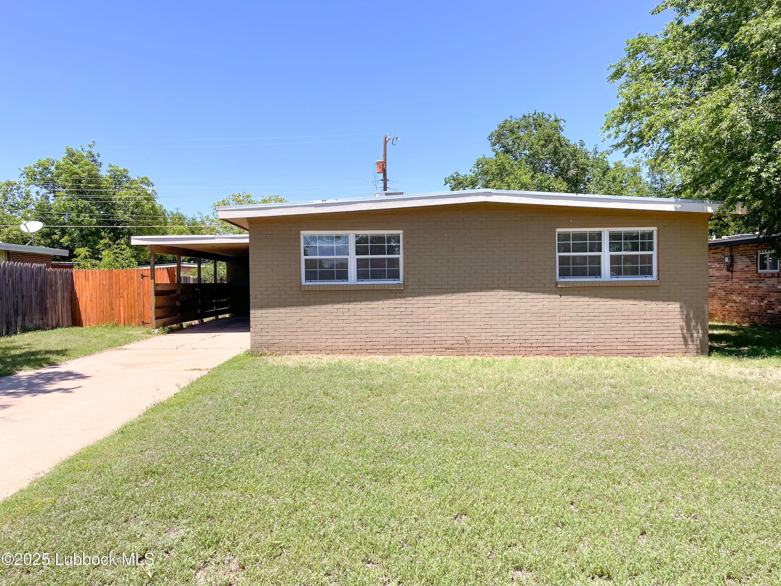 2712 65th Street Property Photo 2