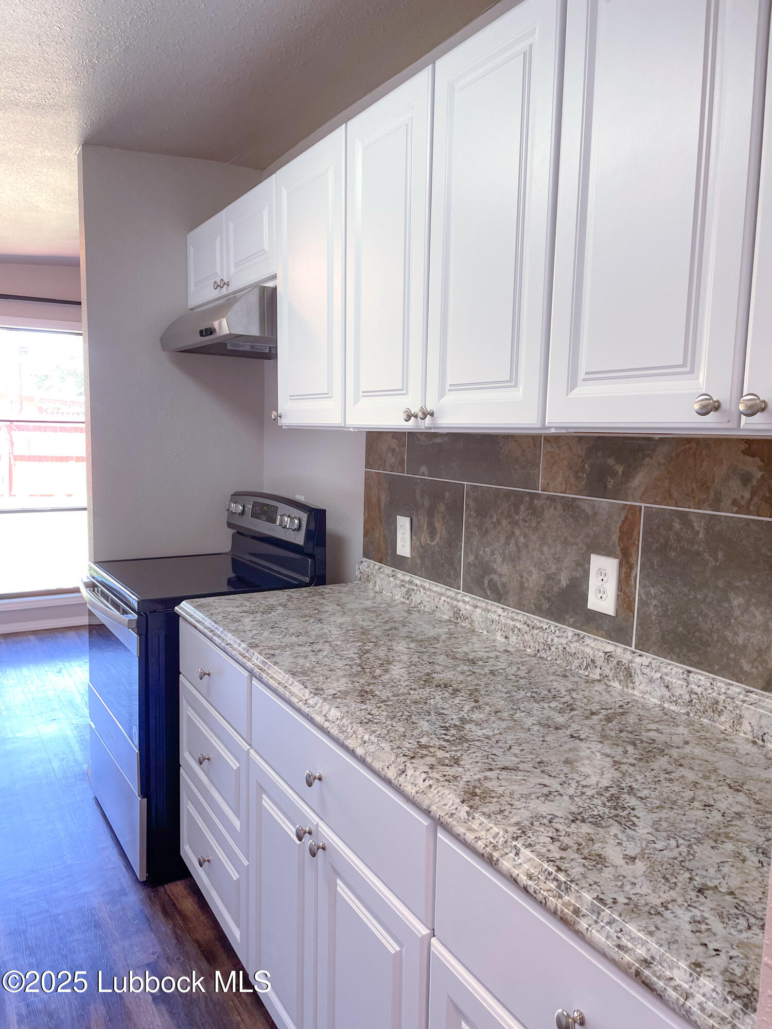 2712 65th Street Property Photo 7