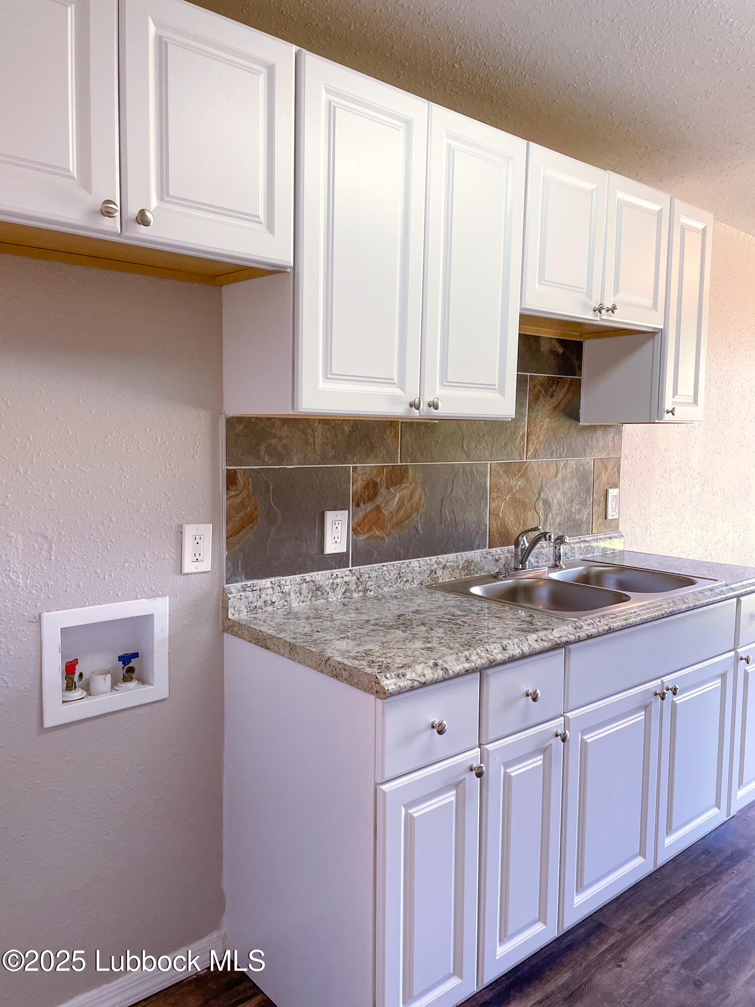 2712 65th Street Property Photo 8