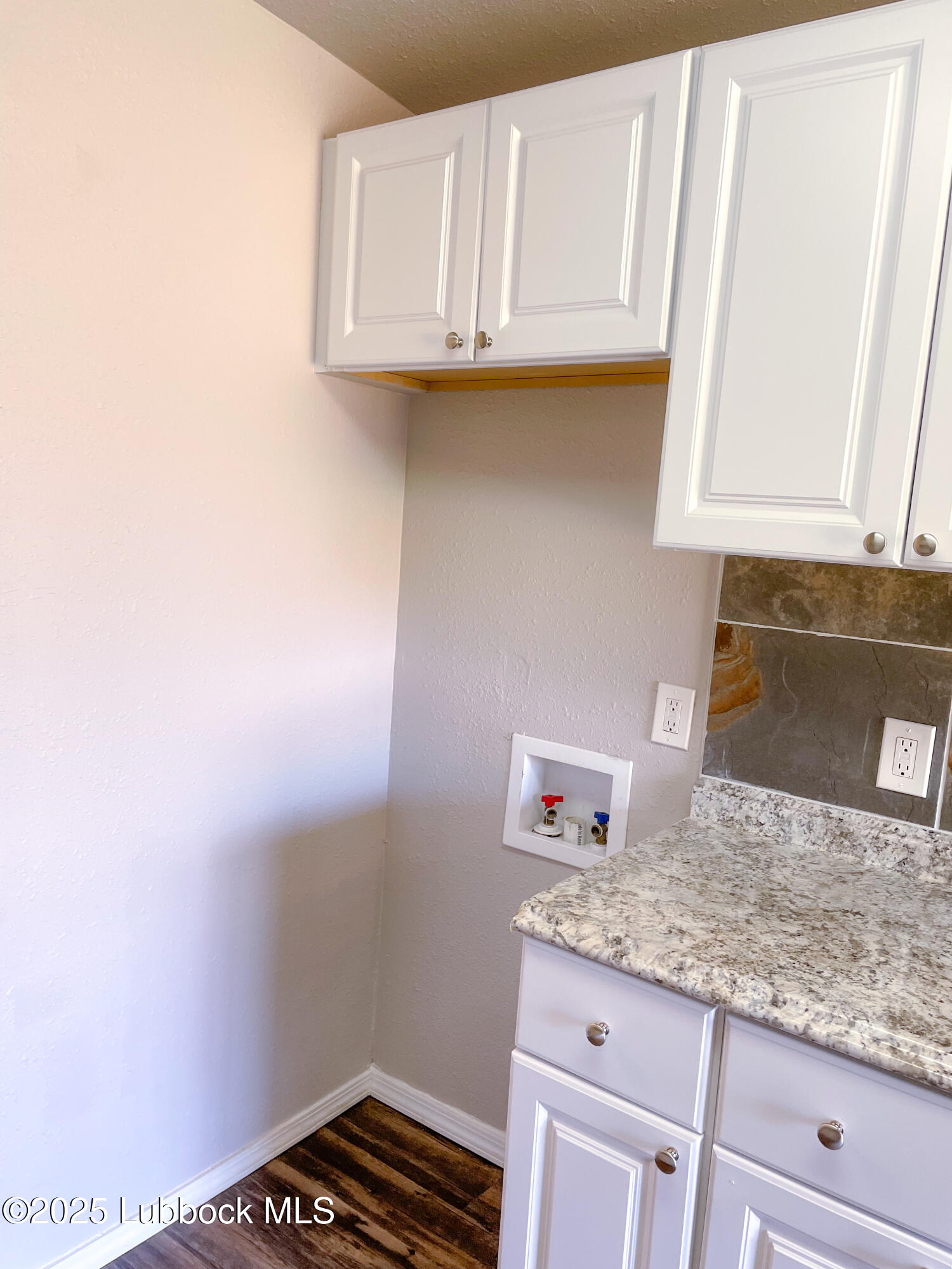 2712 65th Street Property Photo 9