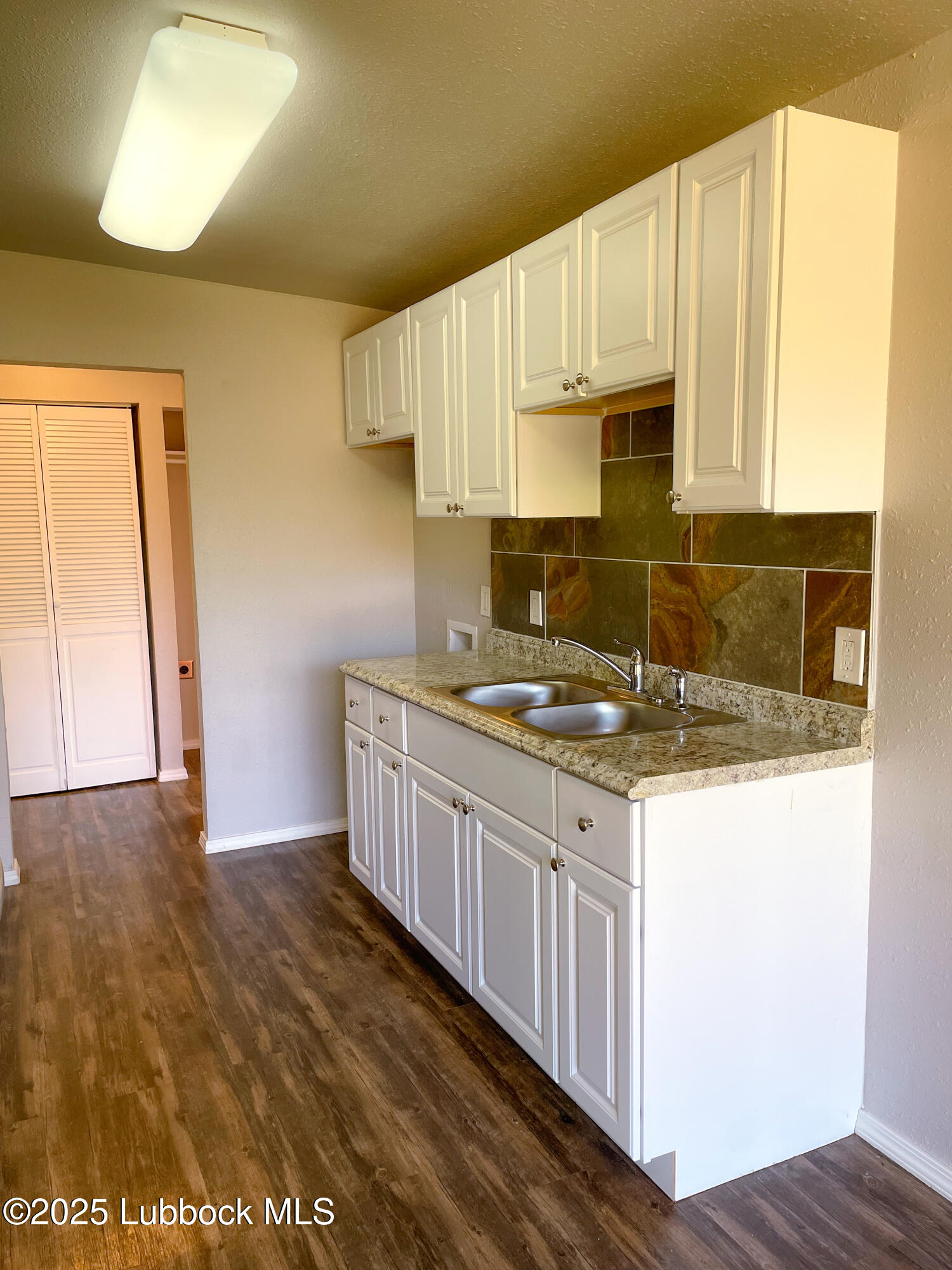2712 65th Street Property Photo 10