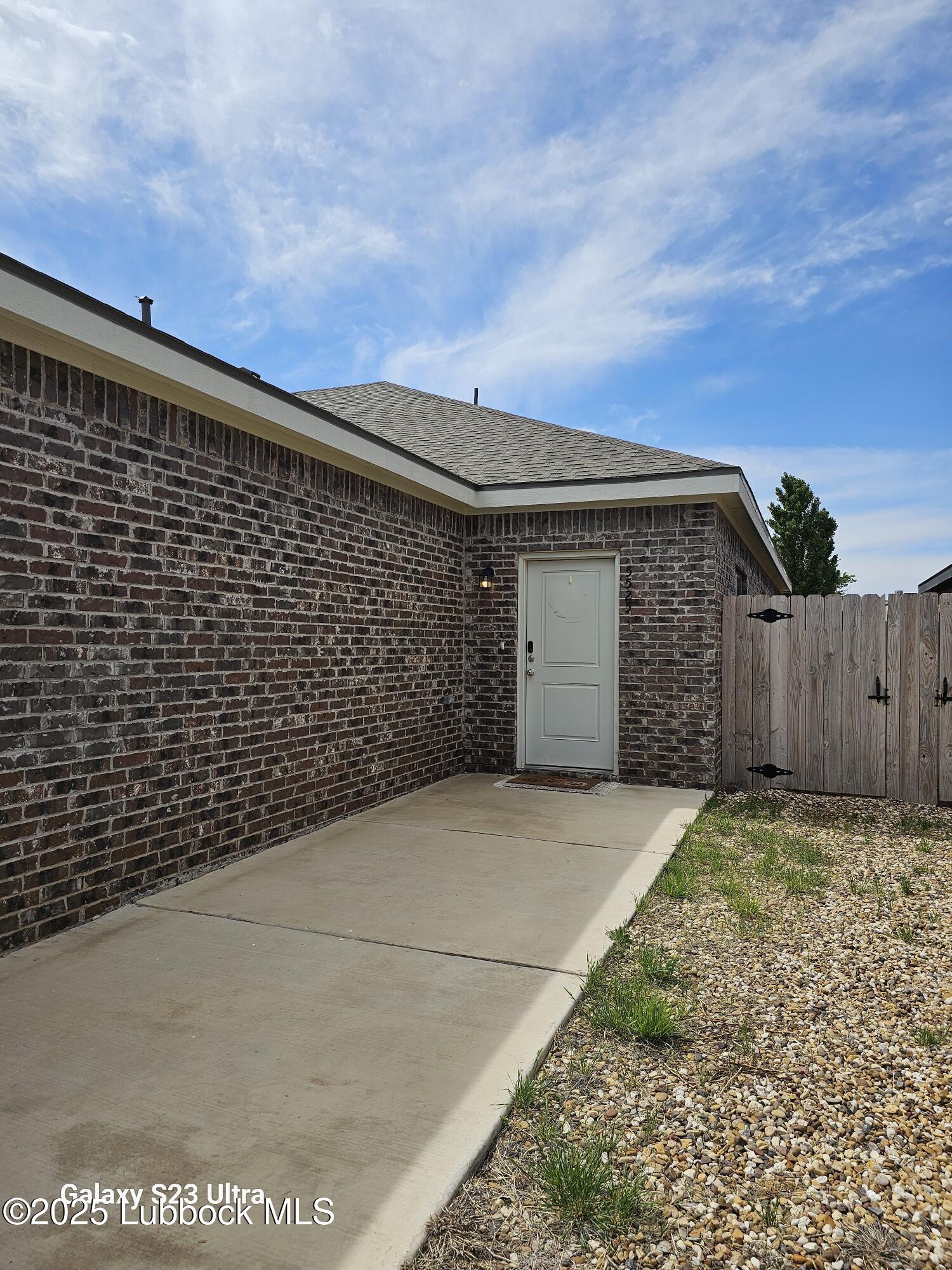 5525 Itasca Street, B Property Photo