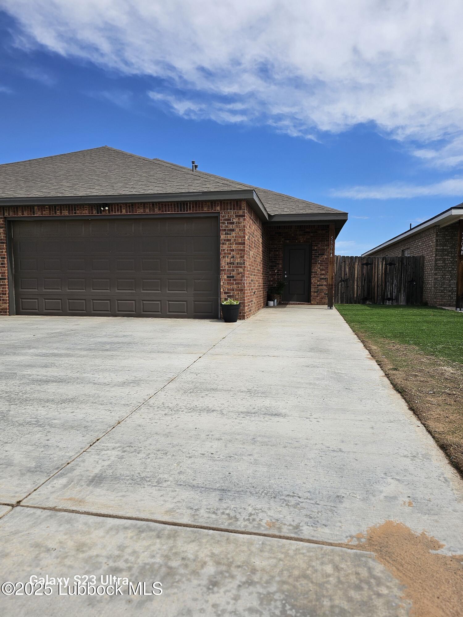 5506 Itasca Street, B Property Photo 1