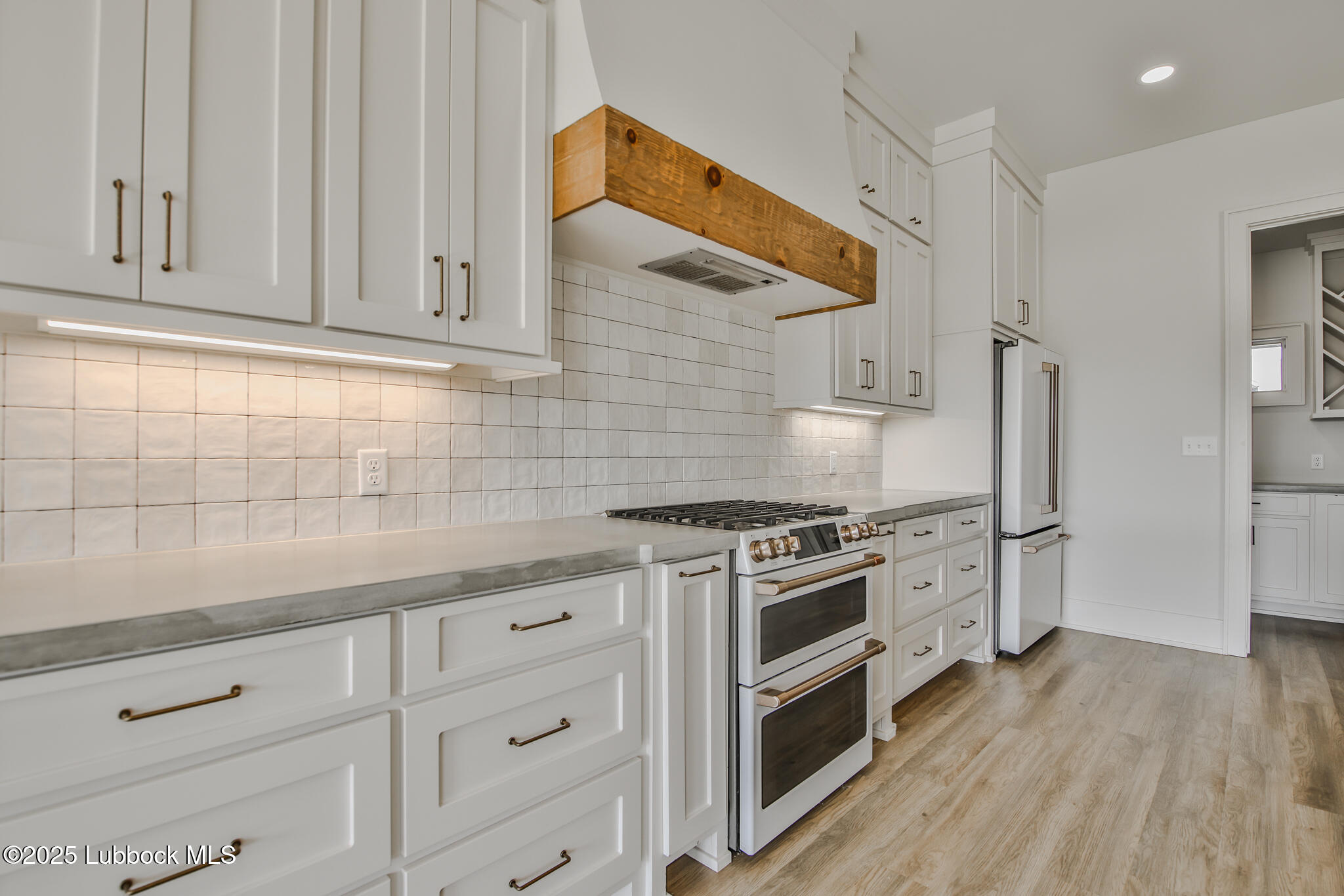 518 Avenue U Property Photo 8