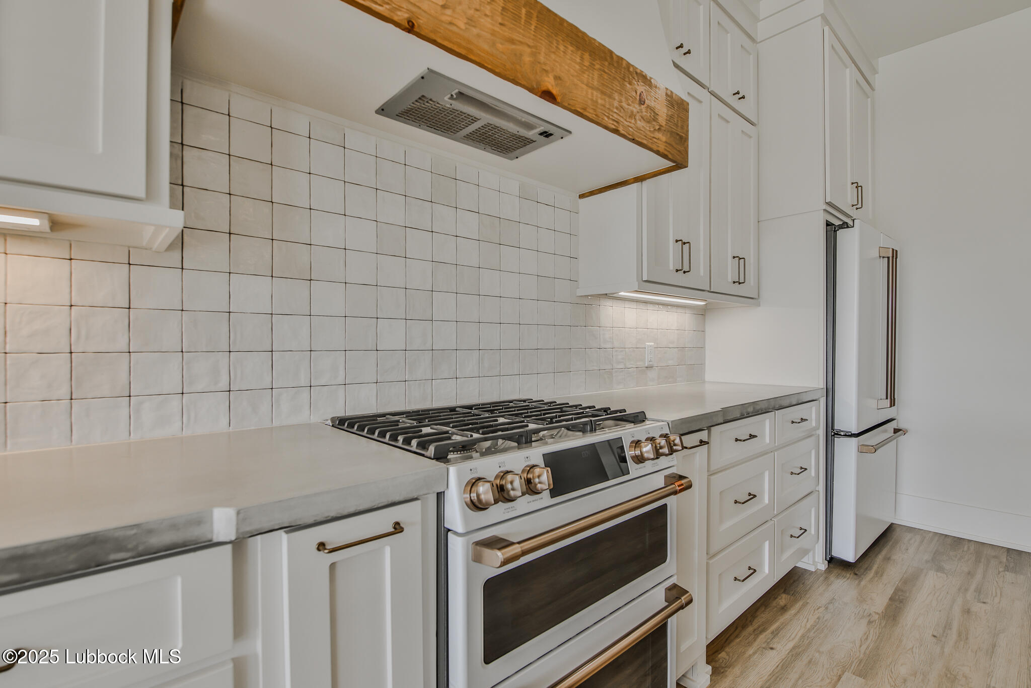 518 Avenue U Property Photo 12